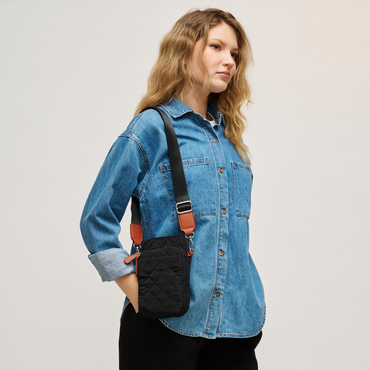 Woman wearing Black Tan Urban Expressions Vesna Crossbody 840504206009 View 3 | Black Tan