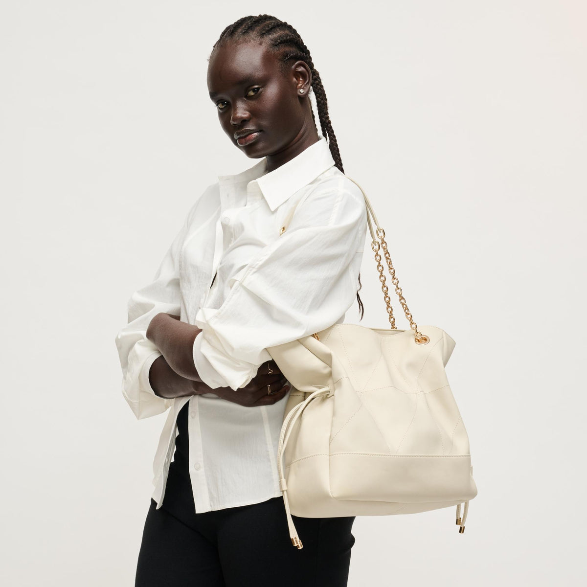 Woman wearing Ivory Urban Expressions Kinsley Tote 840504206382 View 2 | Ivory