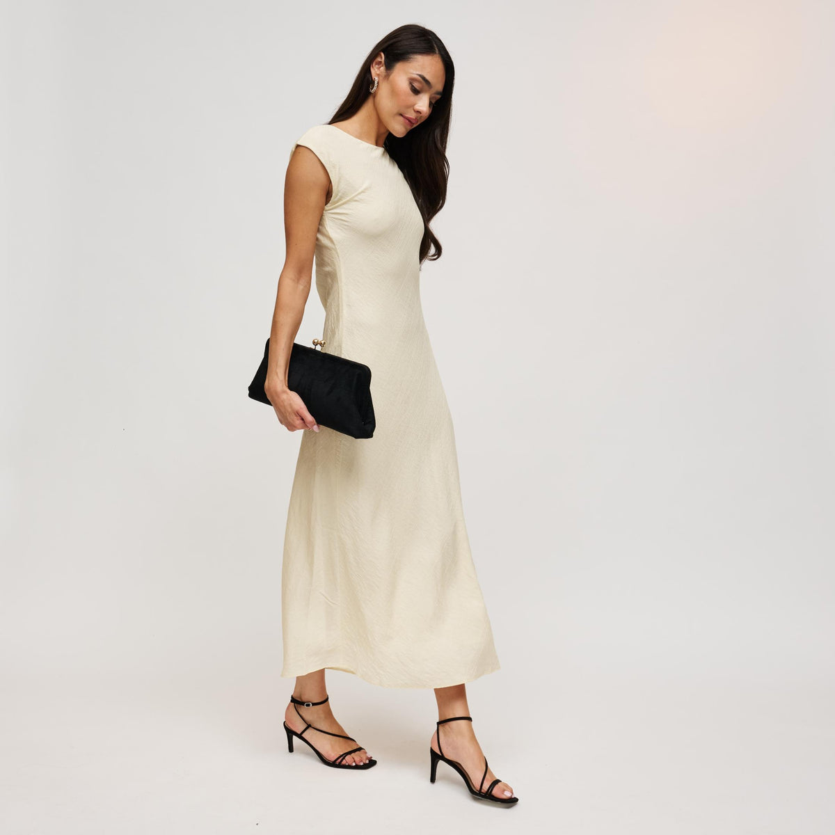 Woman wearing Black Urban Expressions Kristin - SU Clutch 840504212505 View 4 | Black