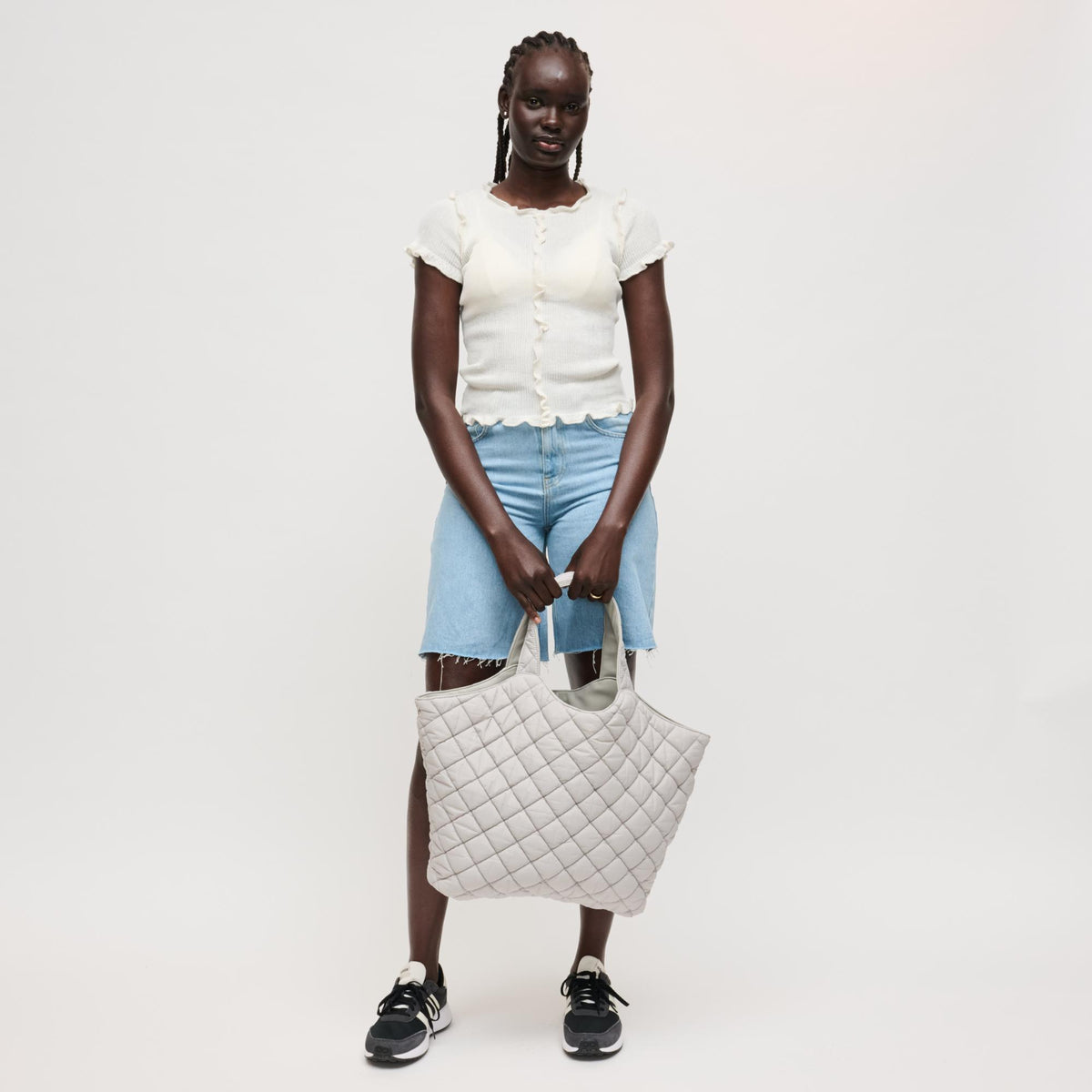 Woman wearing Grey Urban Expressions Remmi Tote 840504204043 View 2 | Grey