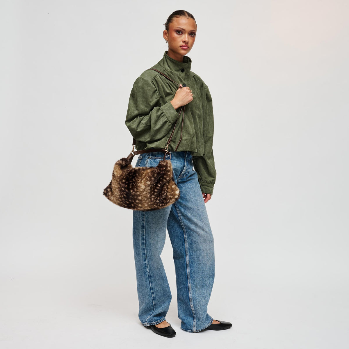 Woman wearing Fawn Brown Urban Expressions Nash Tote 840504213878 View 4 | Fawn Brown