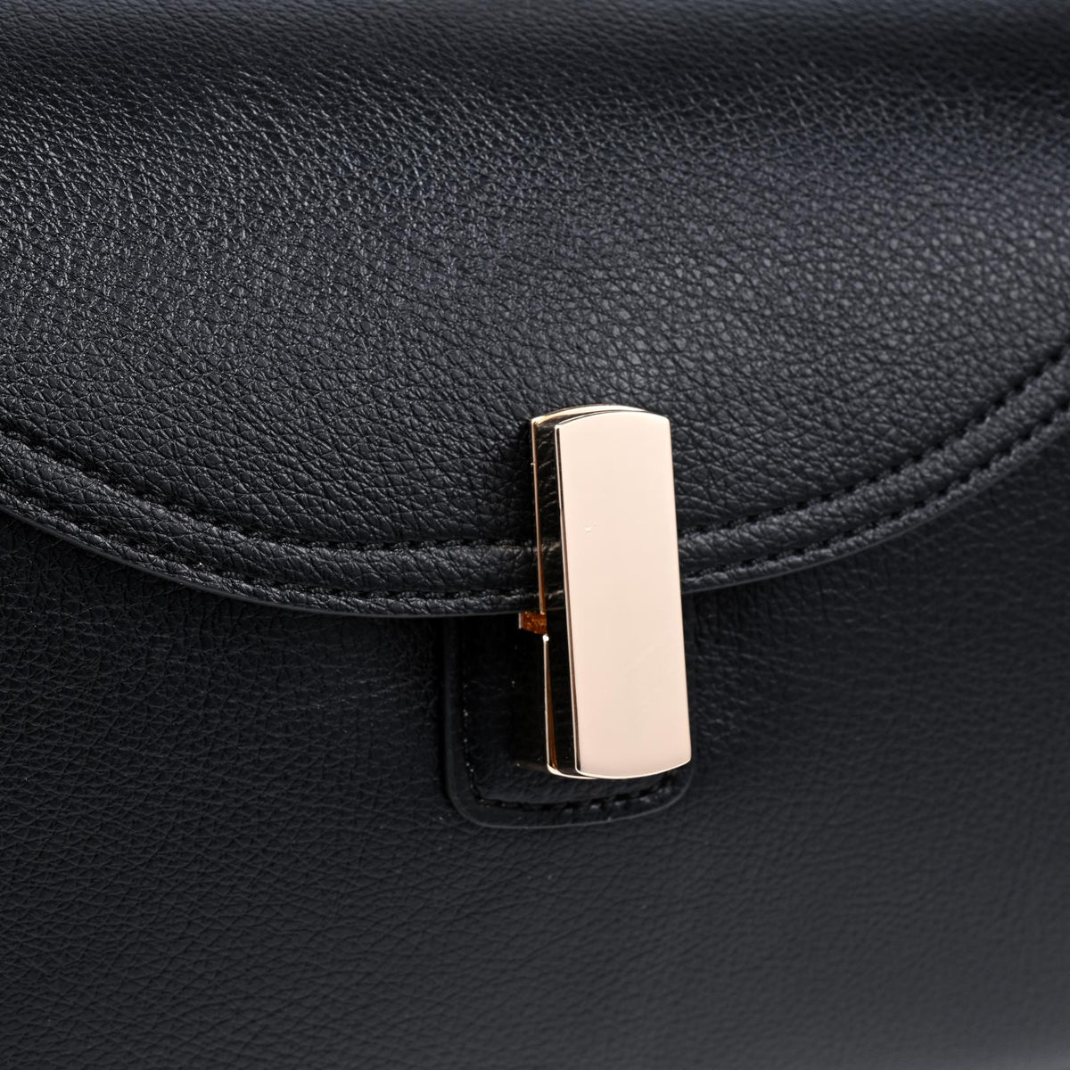 Urban Expressions Everleigh Crossbody 840504212840 View 8 | Black