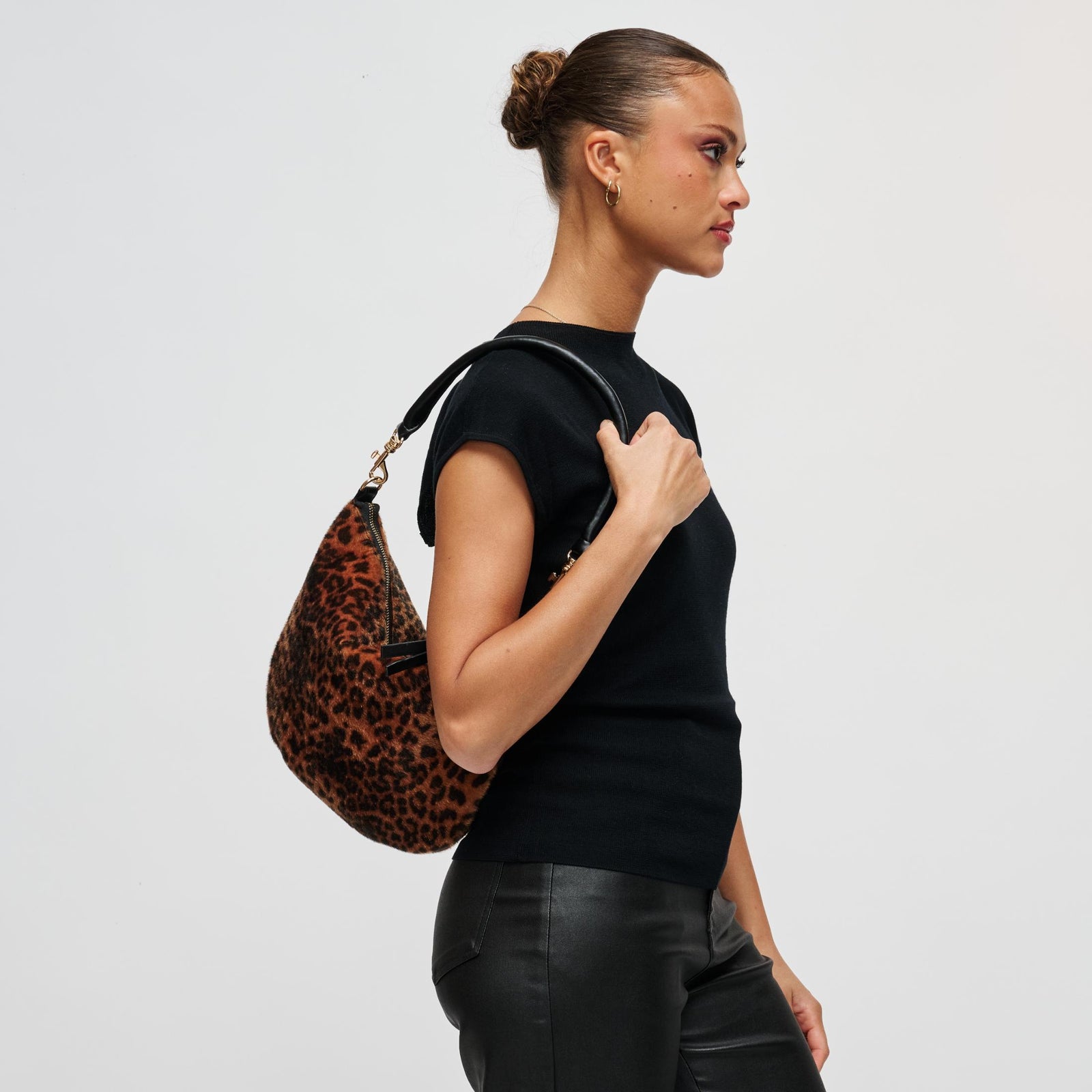 Woman wearing Leopard Urban Expressions Alessia Hobo 840504213304 View 1 | Leopard