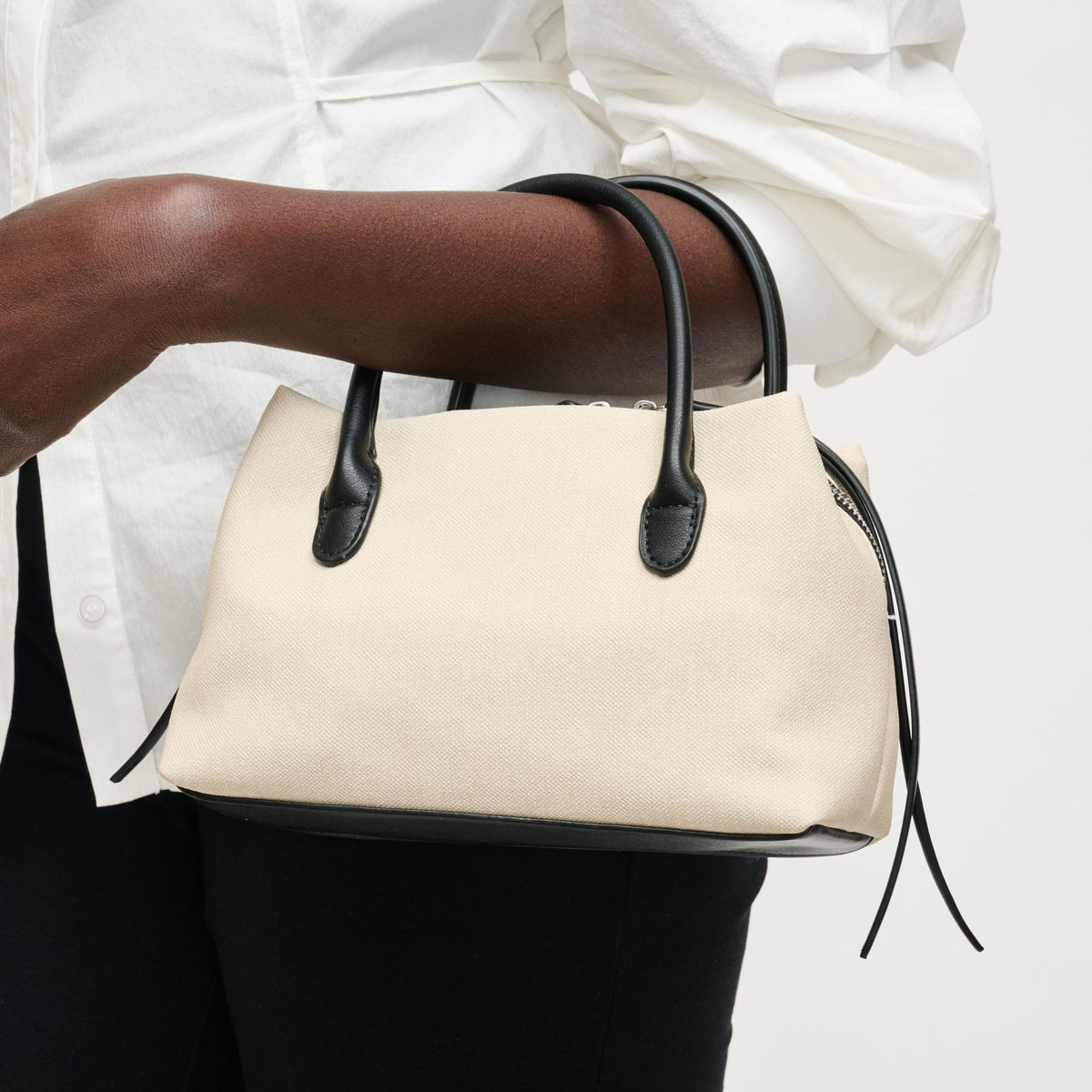 Woman wearing Ivory Black Urban Expressions Logan Crossbody 840504205330 View 1 | Ivory Black