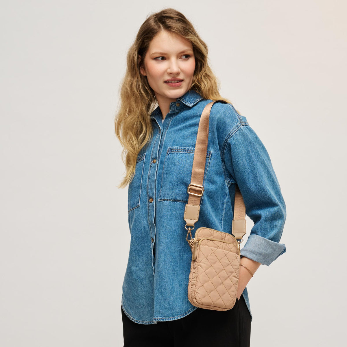 Woman wearing Natural Urban Expressions Vesna Crossbody 840504206023 View 3 | Natural