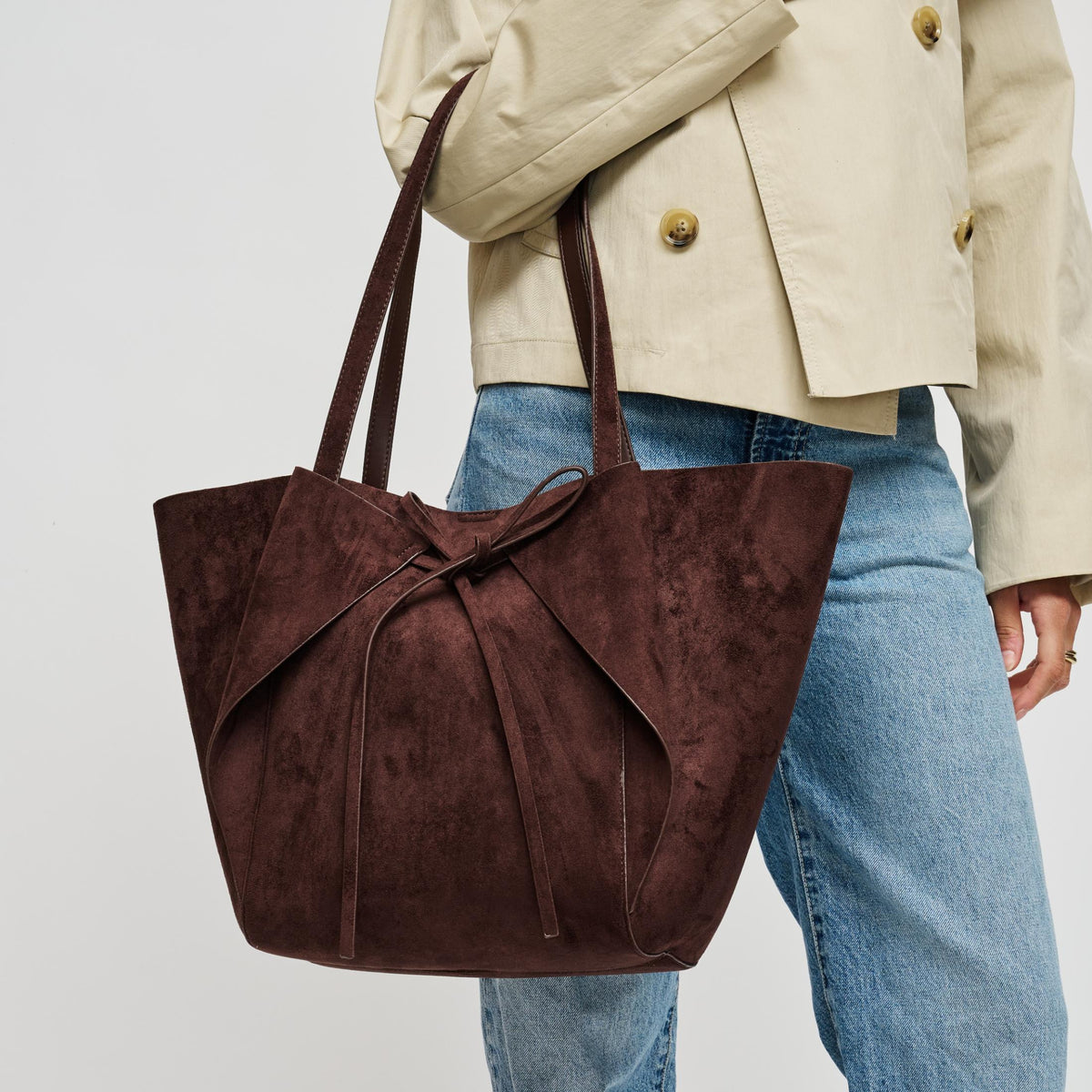 Woman wearing Chocolate Urban Expressions Soren Tote 840504212161 View 2 | Chocolate