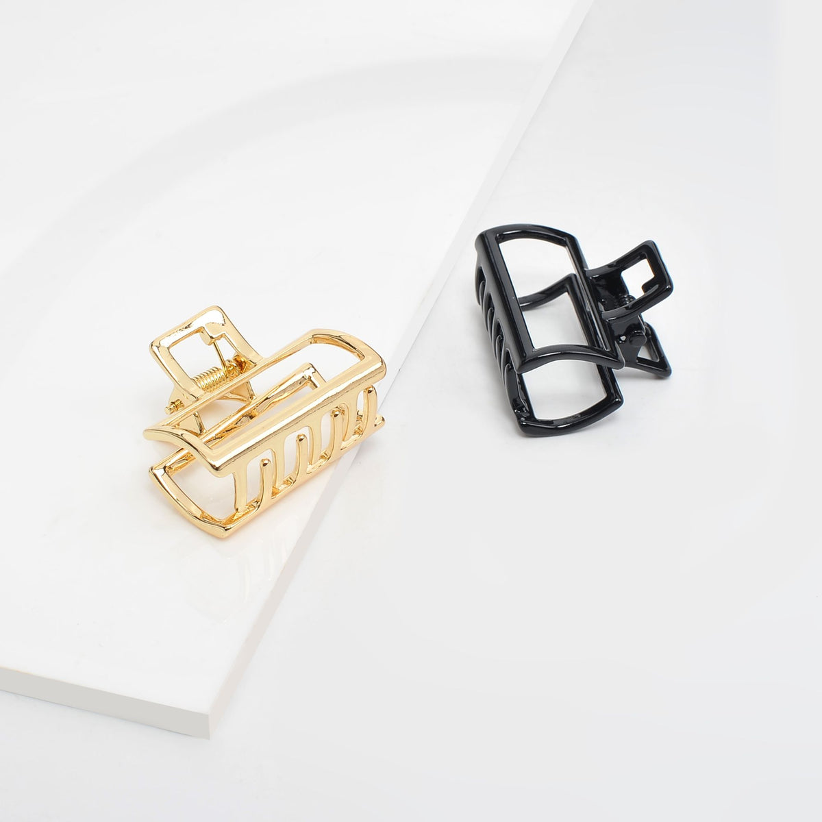 Urban Expressions Simple Metal Claw - 2 Pack Hair Claw 818209014144 View 2 | Gold Black