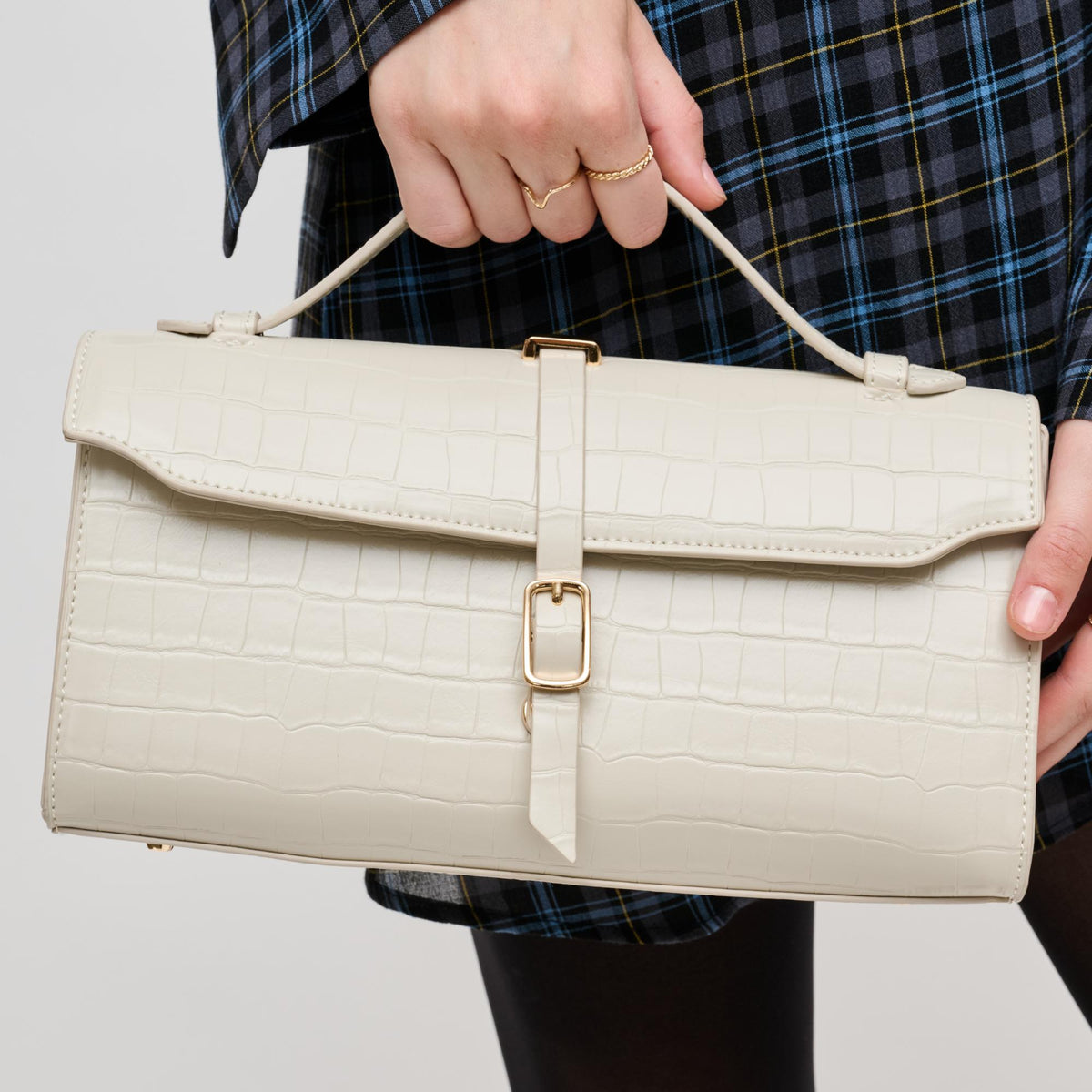 Woman wearing Oatmilk Urban Expressions Juliet Crossbody 840611130341 View 4 | Oatmilk