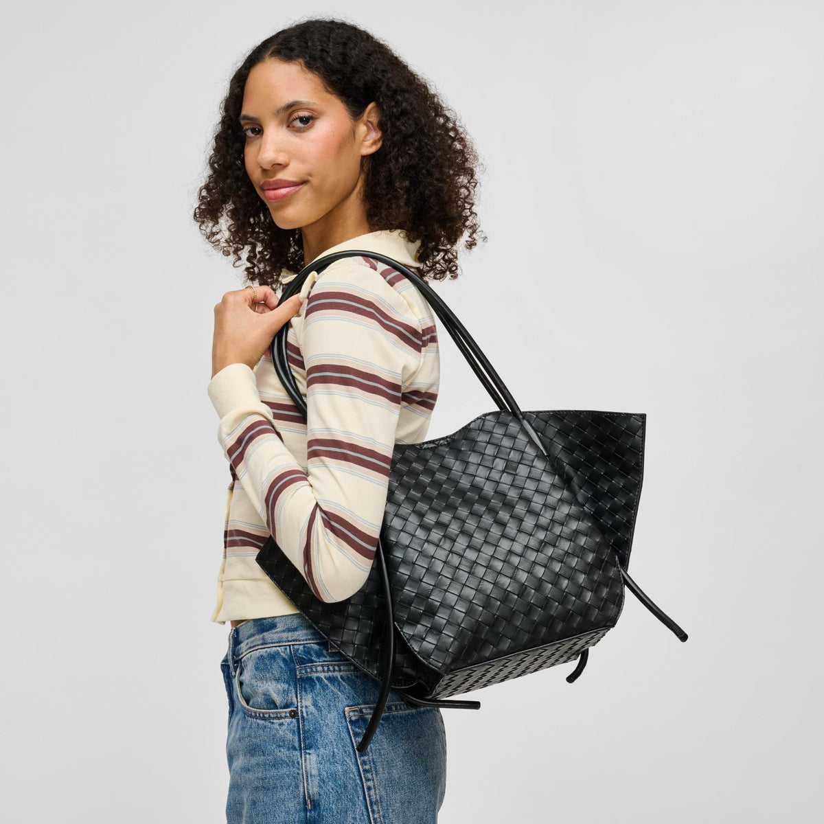 Woman wearing Black Urban Expressions Caspien - Woven Tote 840504213250 View 3 | Black