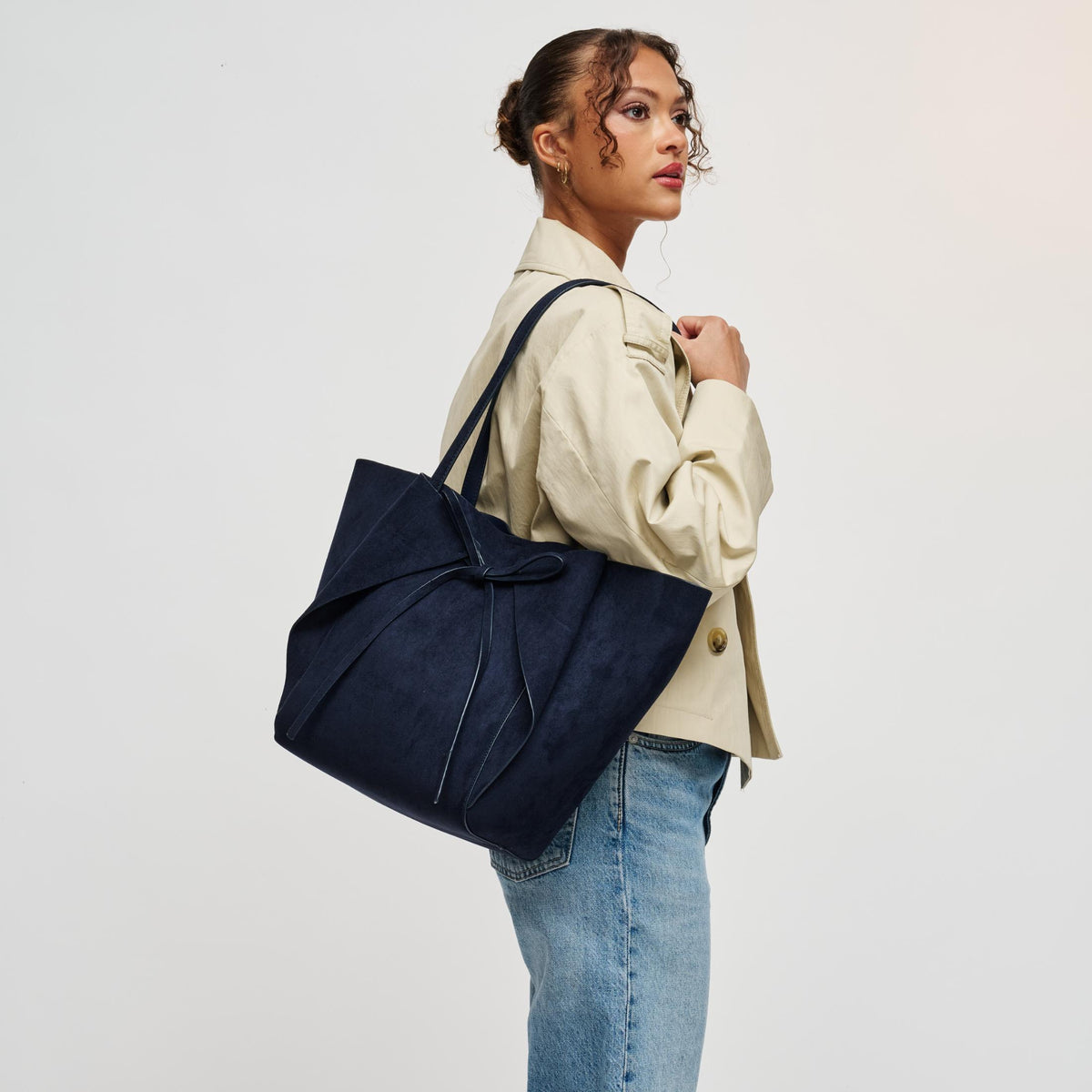 Woman wearing Midnight Urban Expressions Soren Tote 840504212178 View 1 | Midnight
