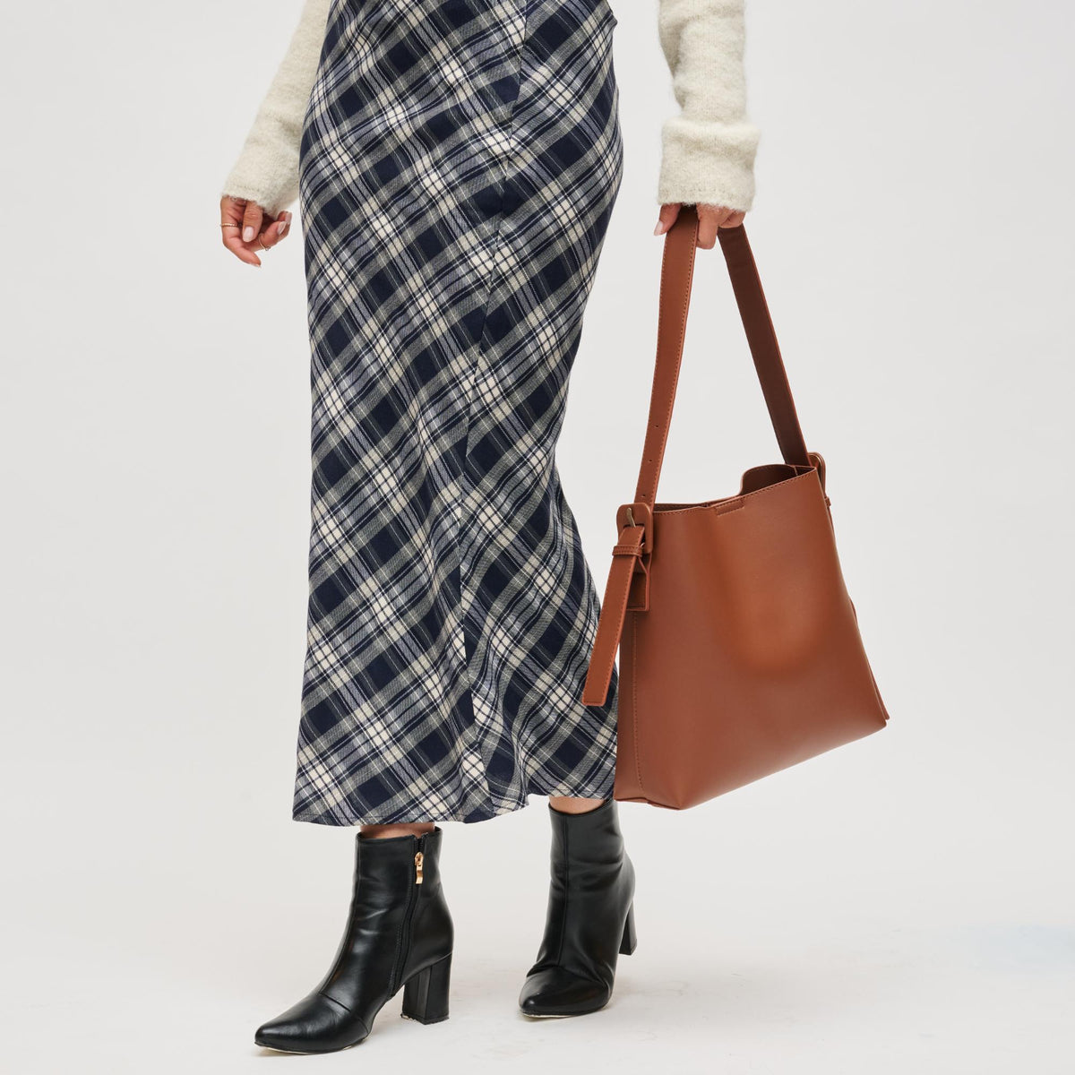 Woman wearing Chocolate Urban Expressions Addilyn Bucket 840611199638 View 2 | Chocolate
