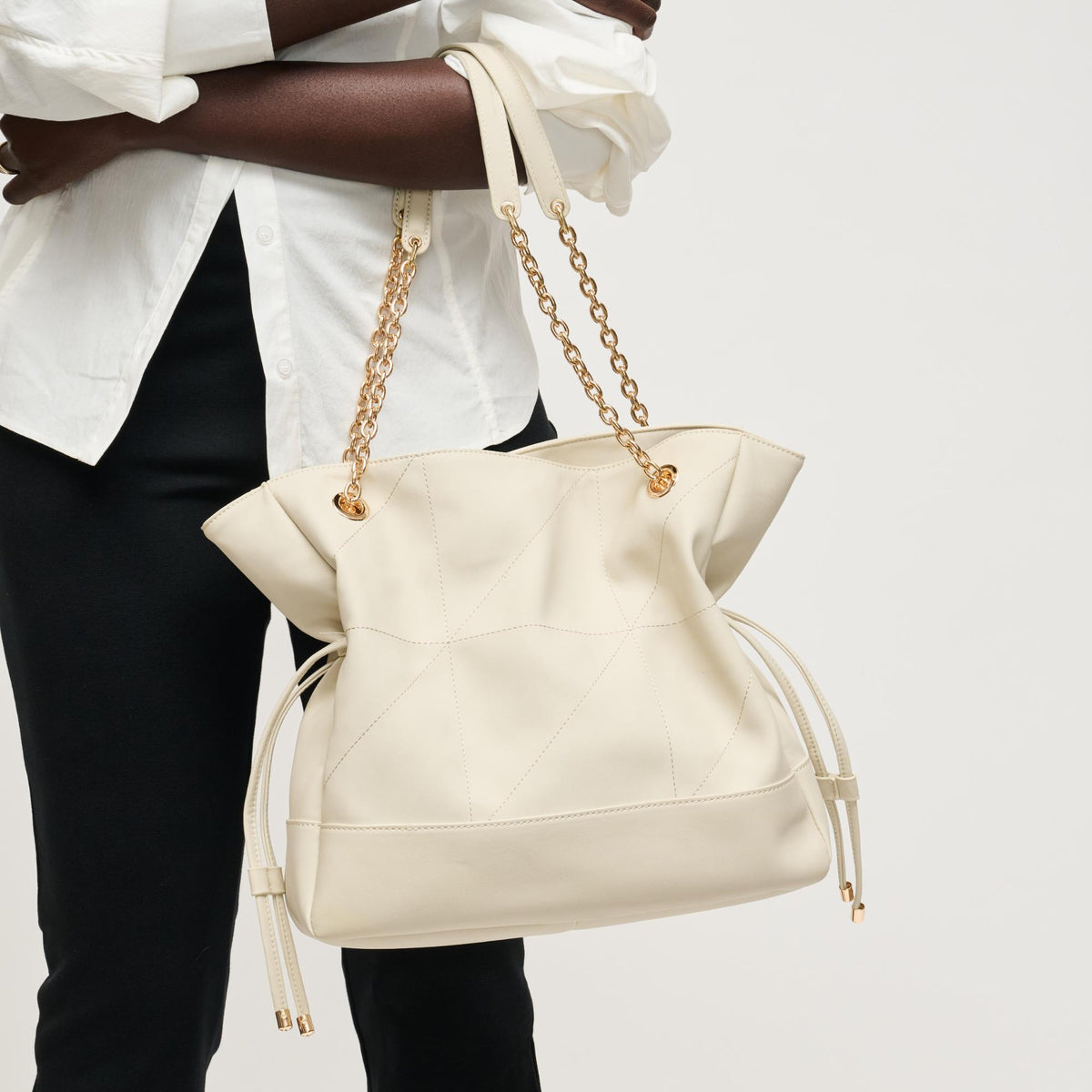 Woman wearing Ivory Urban Expressions Kinsley Tote 840504206382 View 1 | Ivory