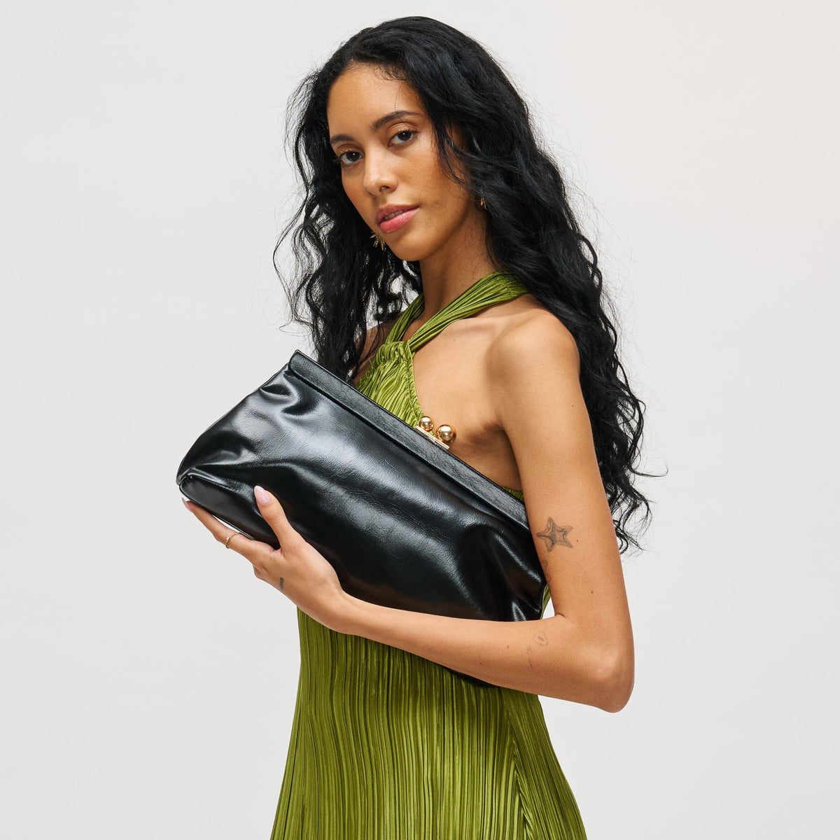 Woman wearing Black Urban Expressions Joplin - Kisslock Clutch 840504200786 View 3 | Black