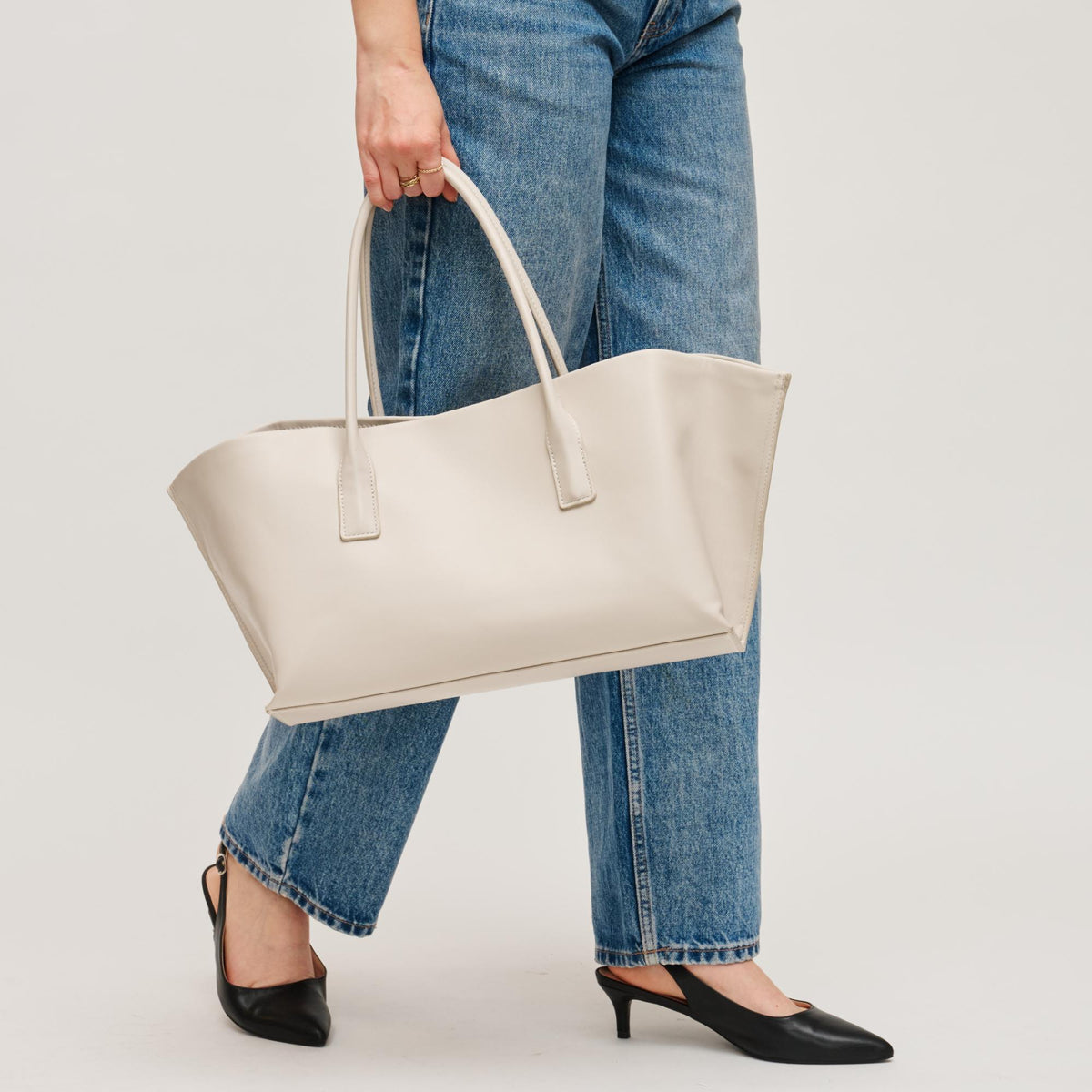 Woman wearing Bone Urban Expressions Levi Tote 840504205279 View 3 | Bone