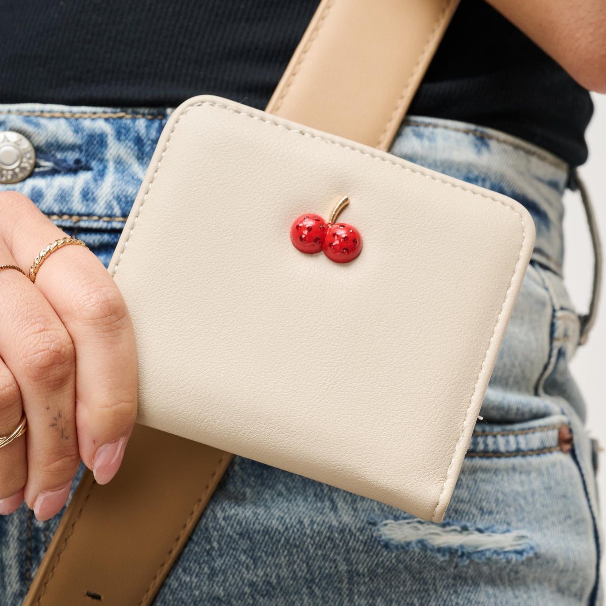 Woman wearing Ivory Urban Expressions Lucy Wallet 840504203992 View 1 | Ivory
