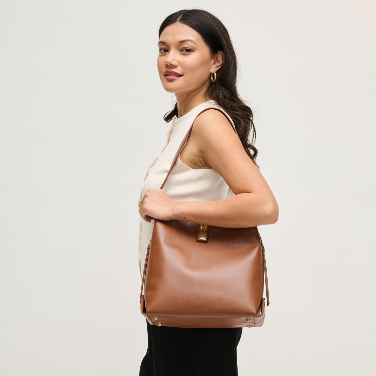 Woman wearing Chocolate Urban Expressions Caroline Hobo 840504208348 View 2 | Chocolate
