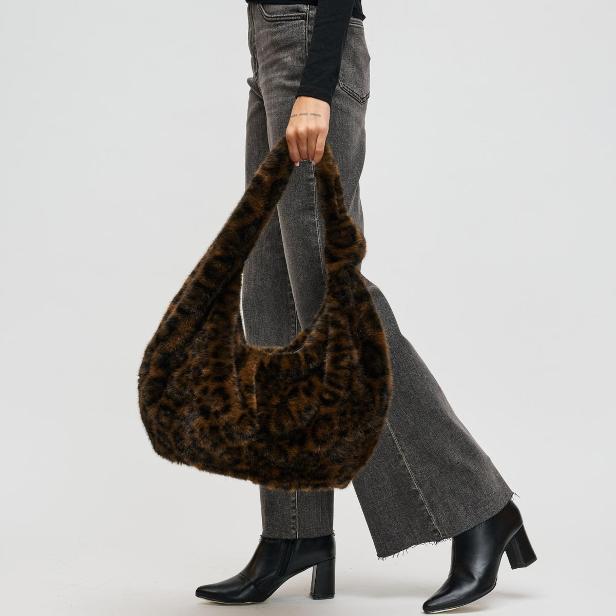 Woman wearing Leopard Urban Expressions Cecilia Hobo 840611199447 View 3 | Leopard