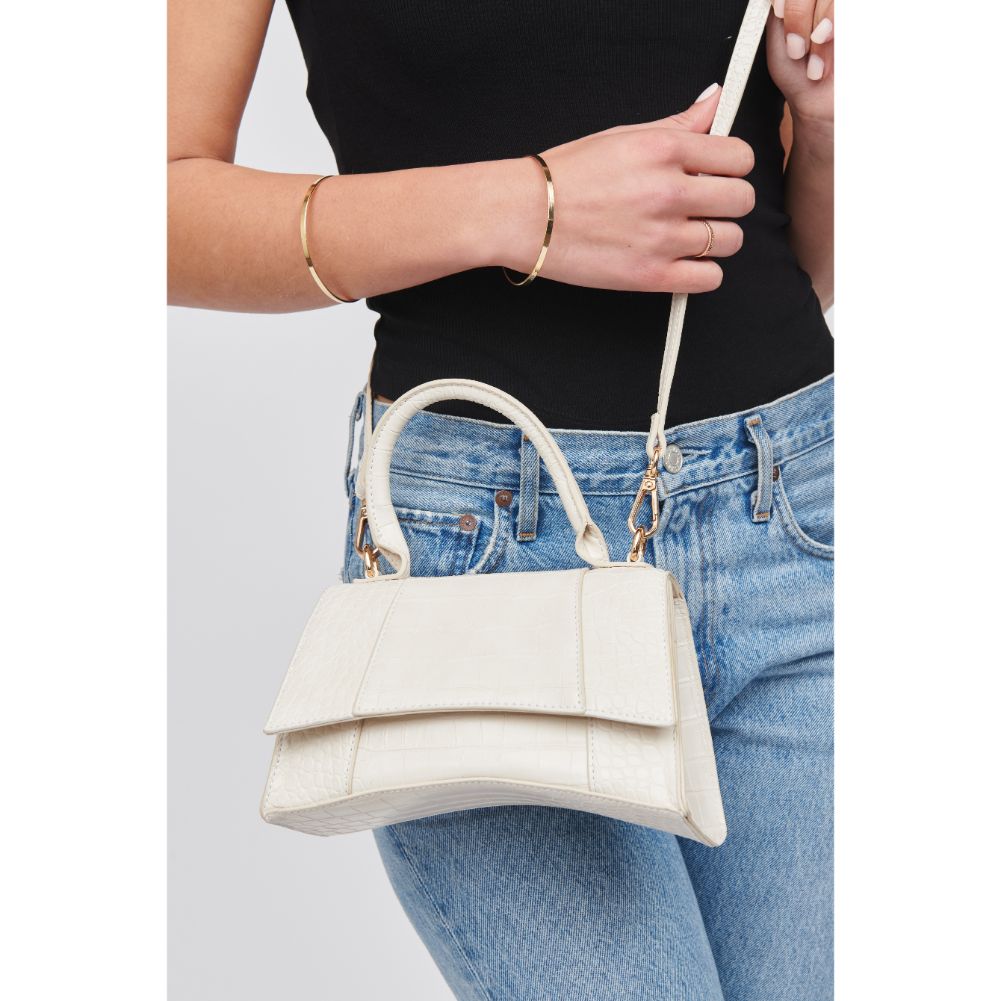 Woman wearing Oatmilk Urban Expressions Lucas - Croco Crossbody 818209018432 View 1 | Oatmilk