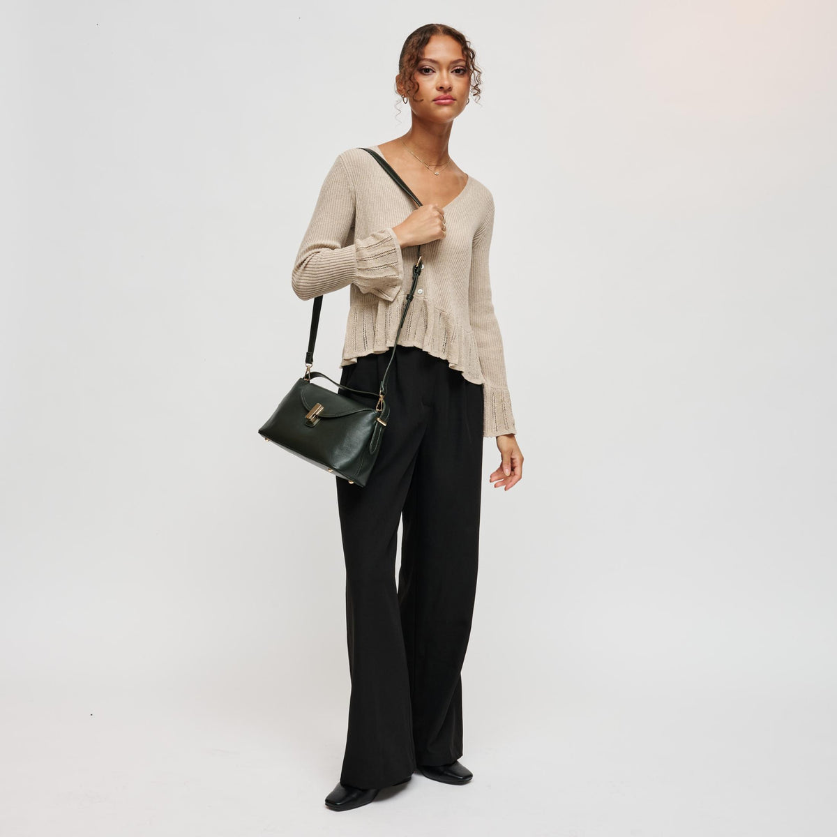 Woman wearing Hunter Urban Expressions Everleigh Crossbody 840504212871 View 4 | Hunter