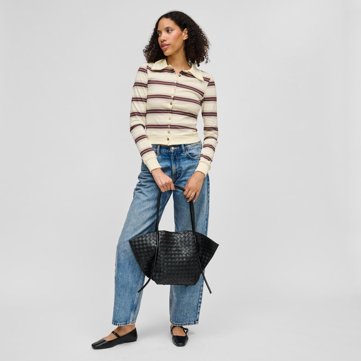 Woman wearing Black Urban Expressions Caspien - Woven Tote 840504213250 View 4 | Black