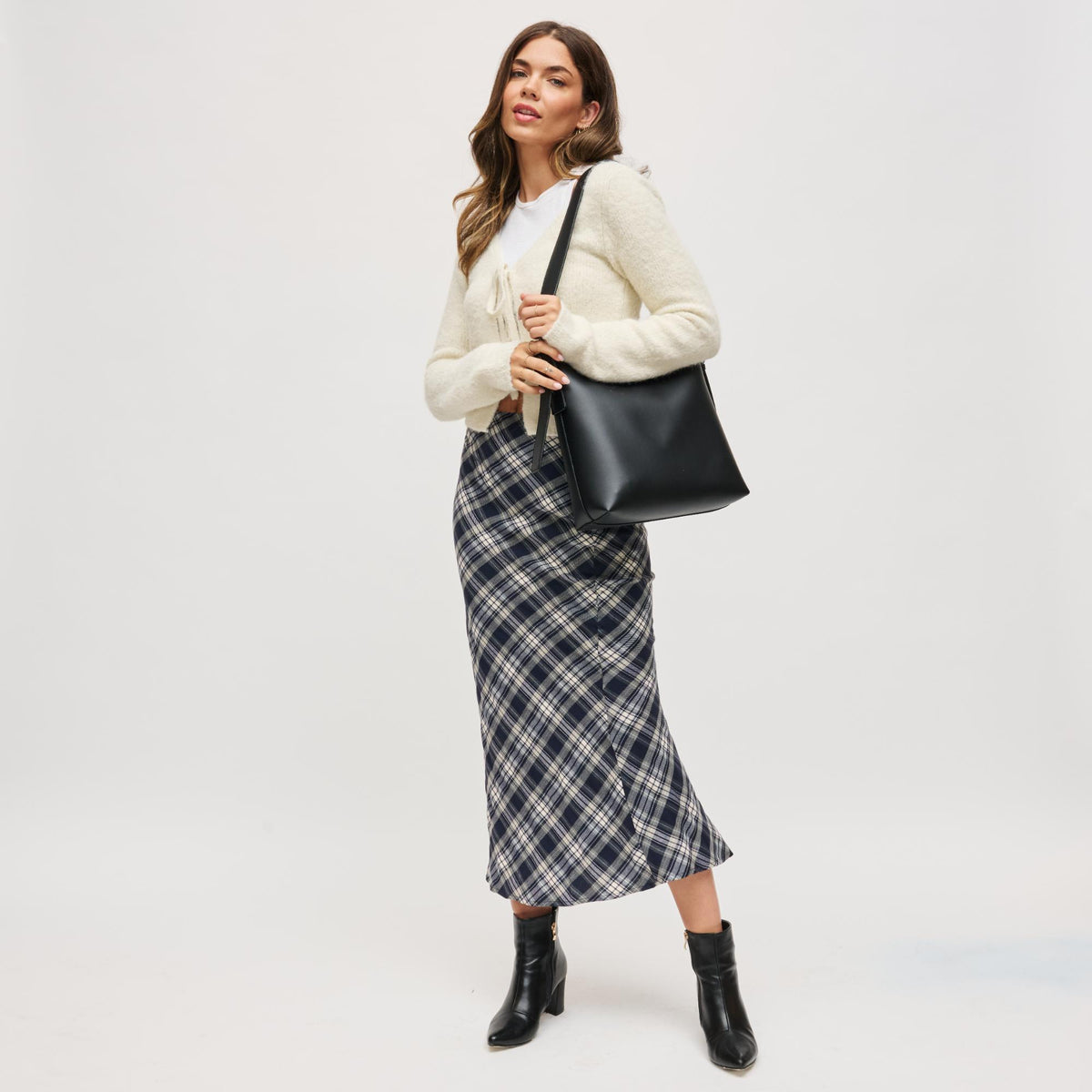 Woman wearing Black Urban Expressions Addilyn Bucket 840611199621 View 3 | Black