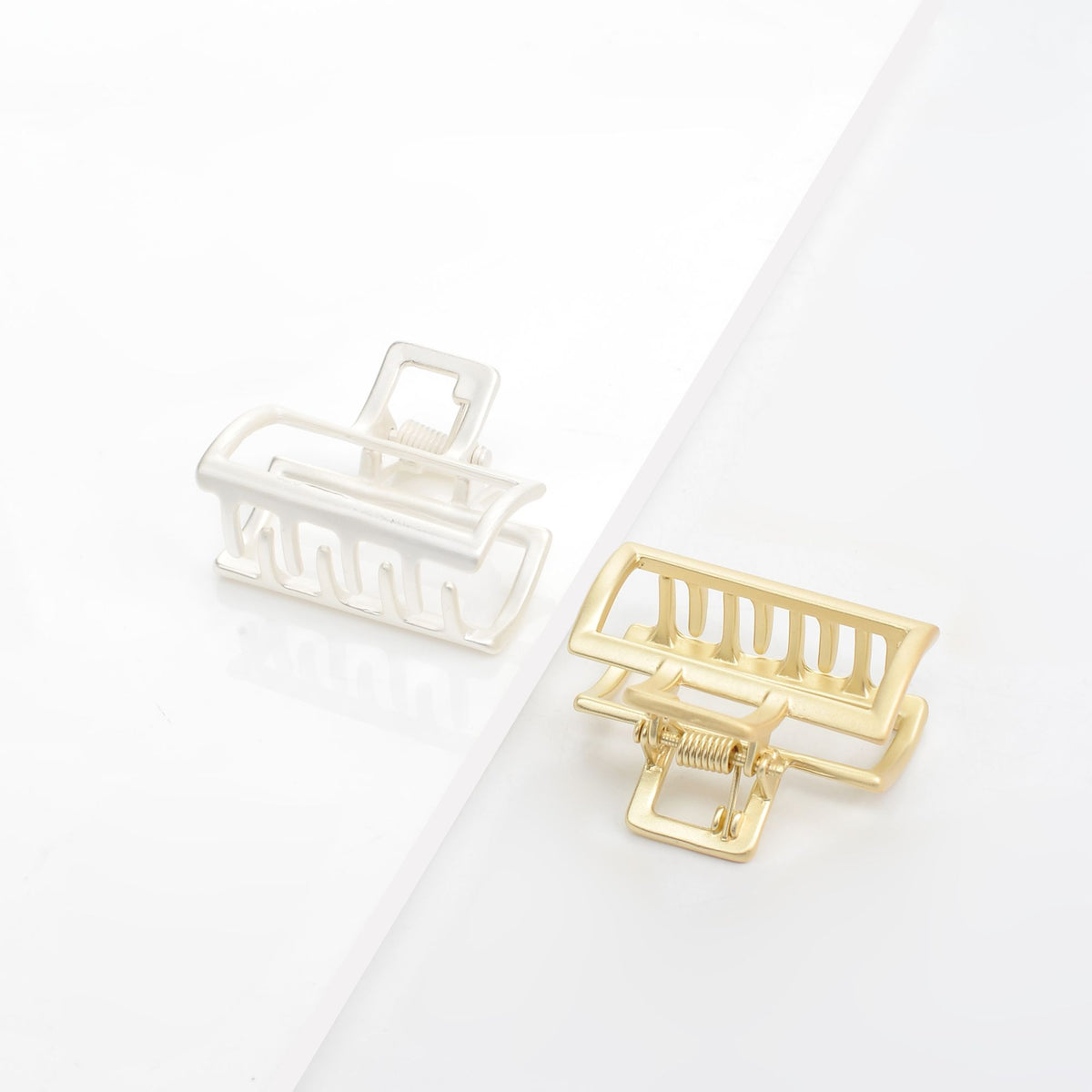 Urban Expressions Simple Metal Claw - 2 Pack Hair Claw 818209014151 View 2 | Matte Gold Matte Silver