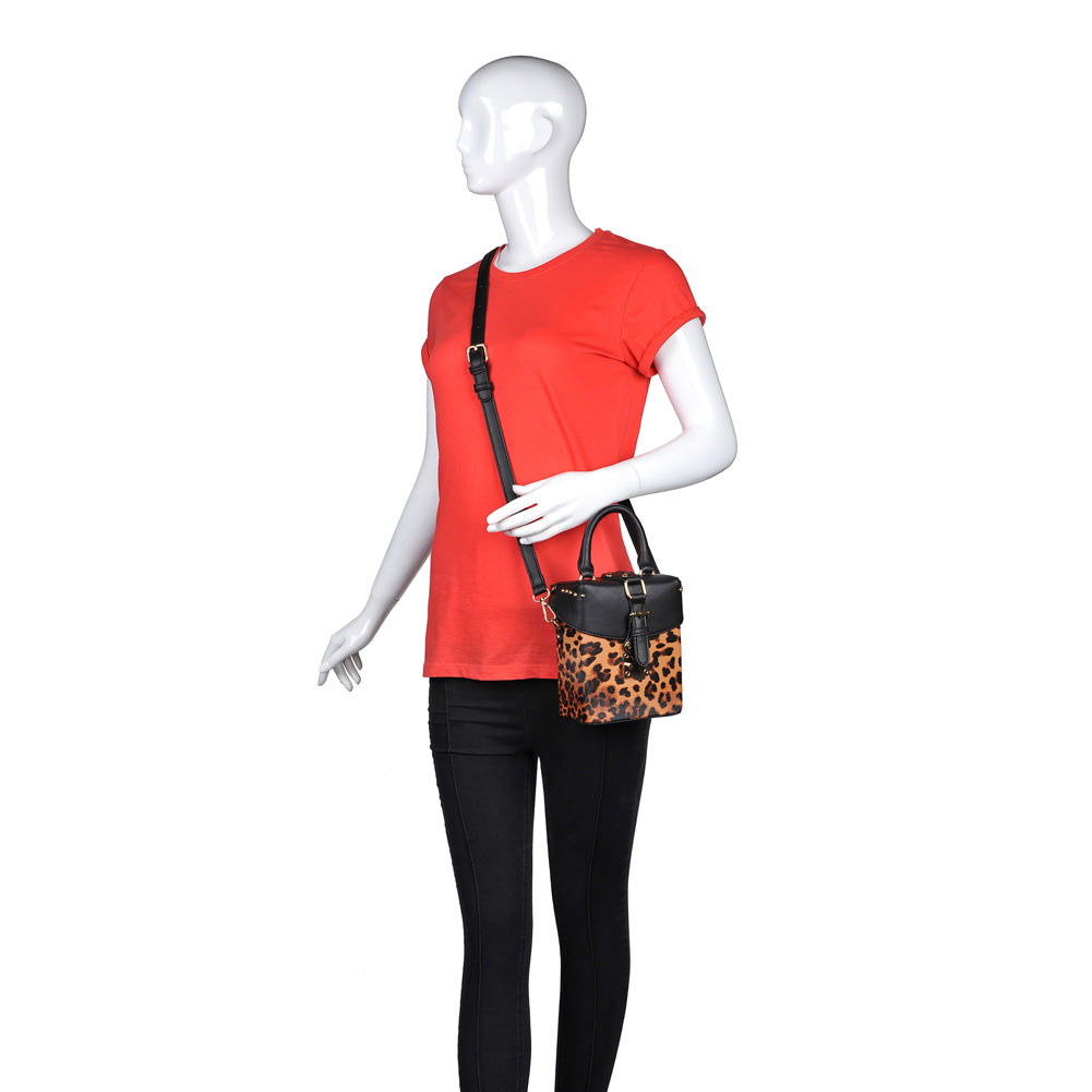 Product Image of Urban Expressions Annabelle Crossbody 840611156402 View 5 | Leopard
