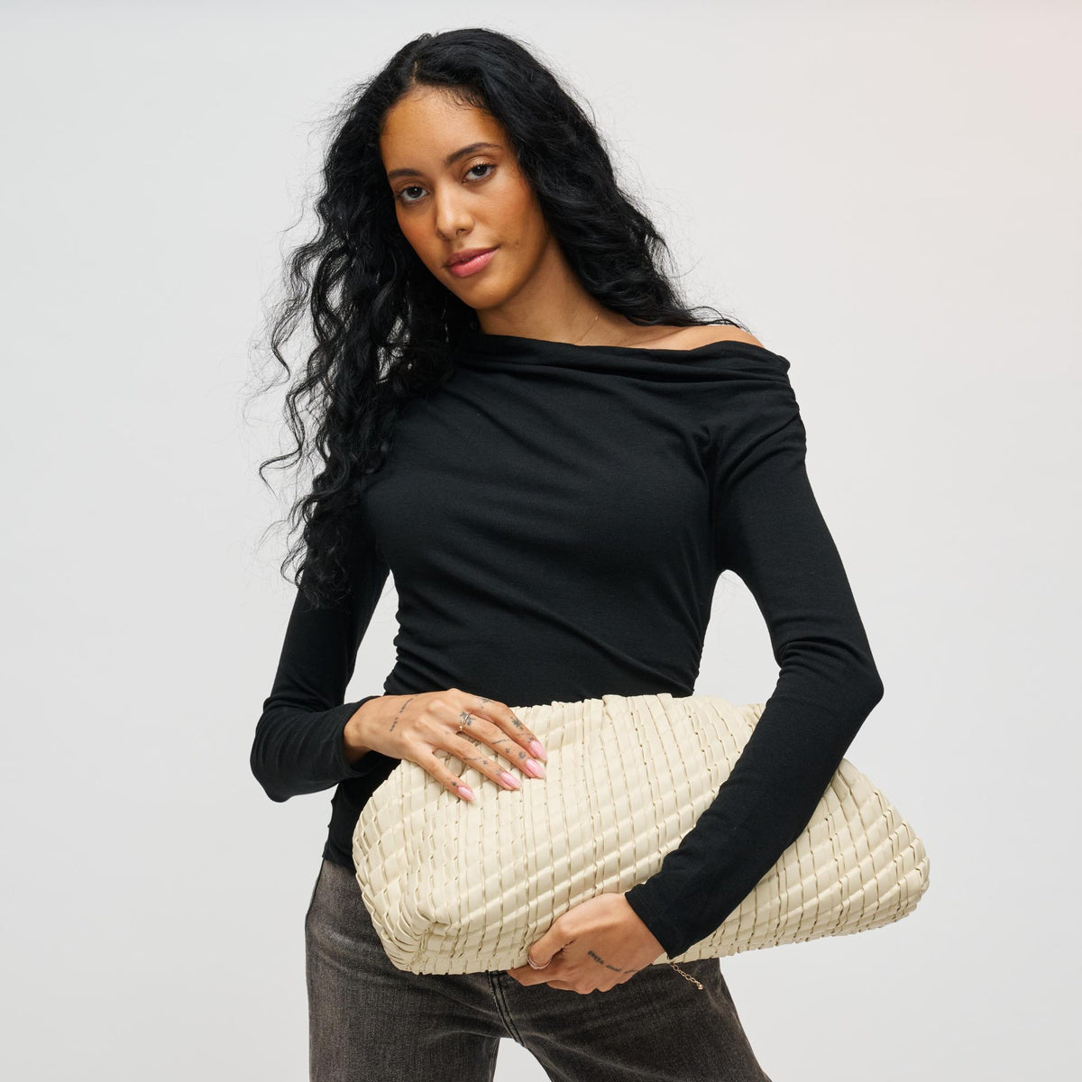 Woman wearing Oatmilk Urban Expressions Veronica Clutch 840611198396 View 3 | Oatmilk