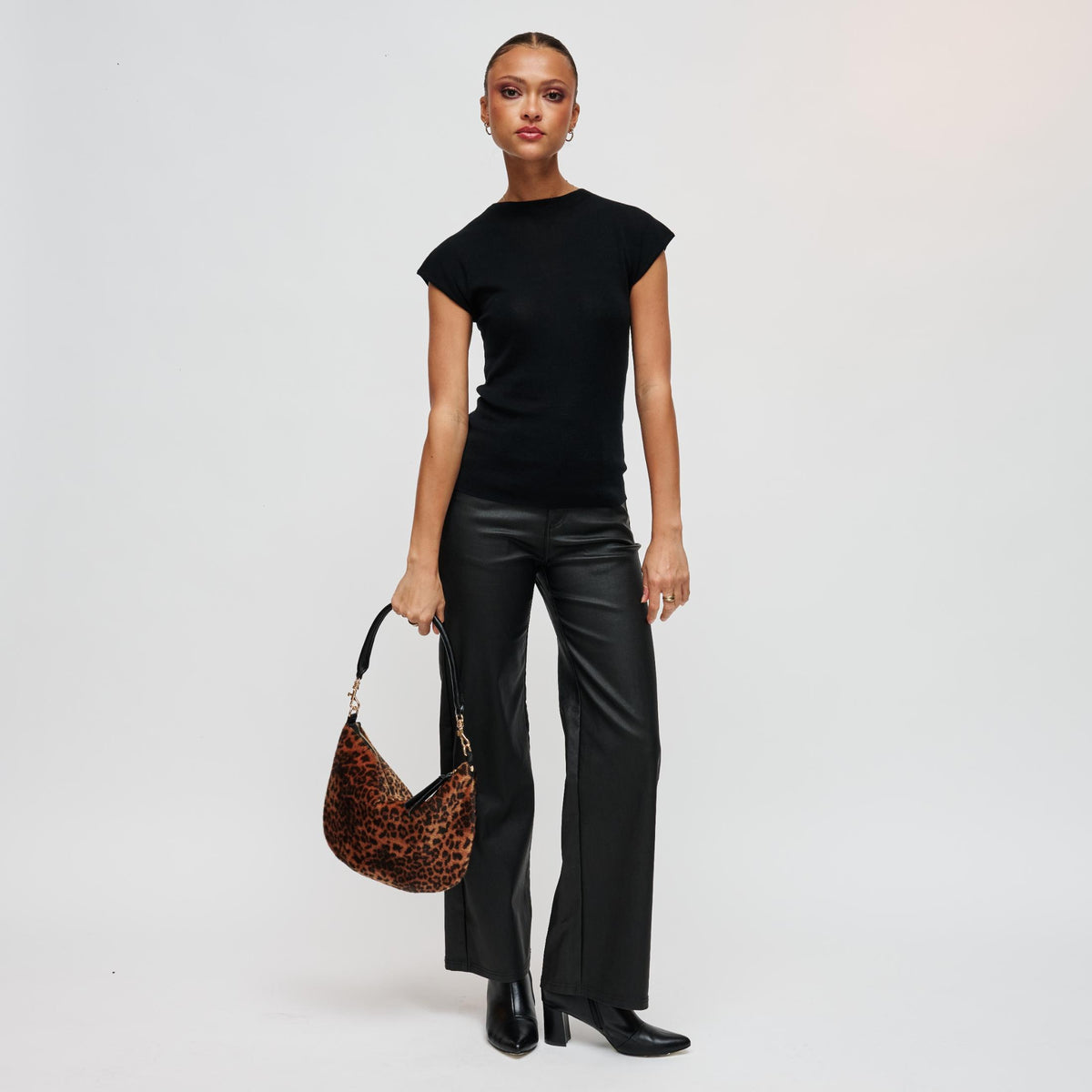 Woman wearing Leopard Urban Expressions Alessia Hobo 840504213304 View 4 | Leopard