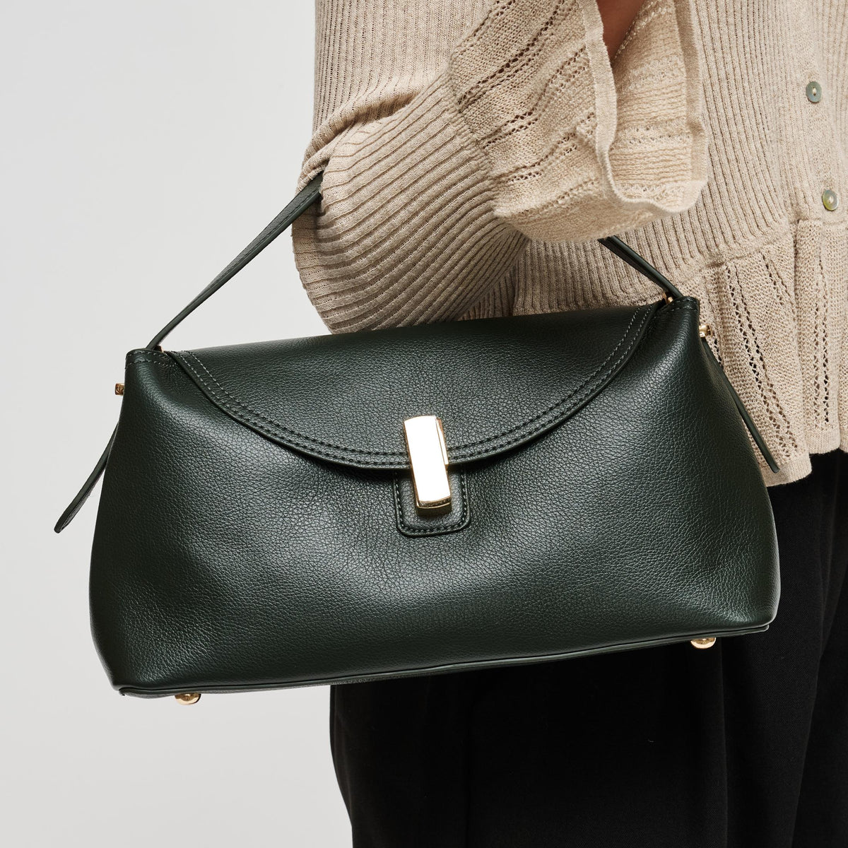 Woman wearing Hunter Urban Expressions Everleigh Crossbody 840504212871 View 1 | Hunter