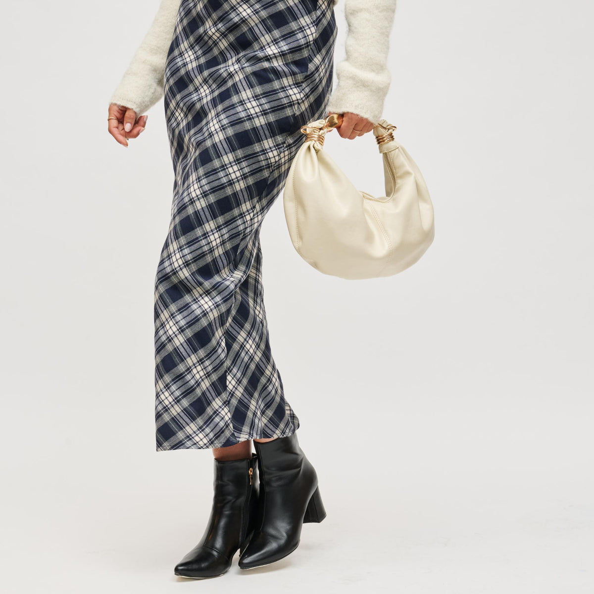 Woman wearing Oatmilk Urban Expressions Carrie Crossbody 840611199812 View 3 | Oatmilk