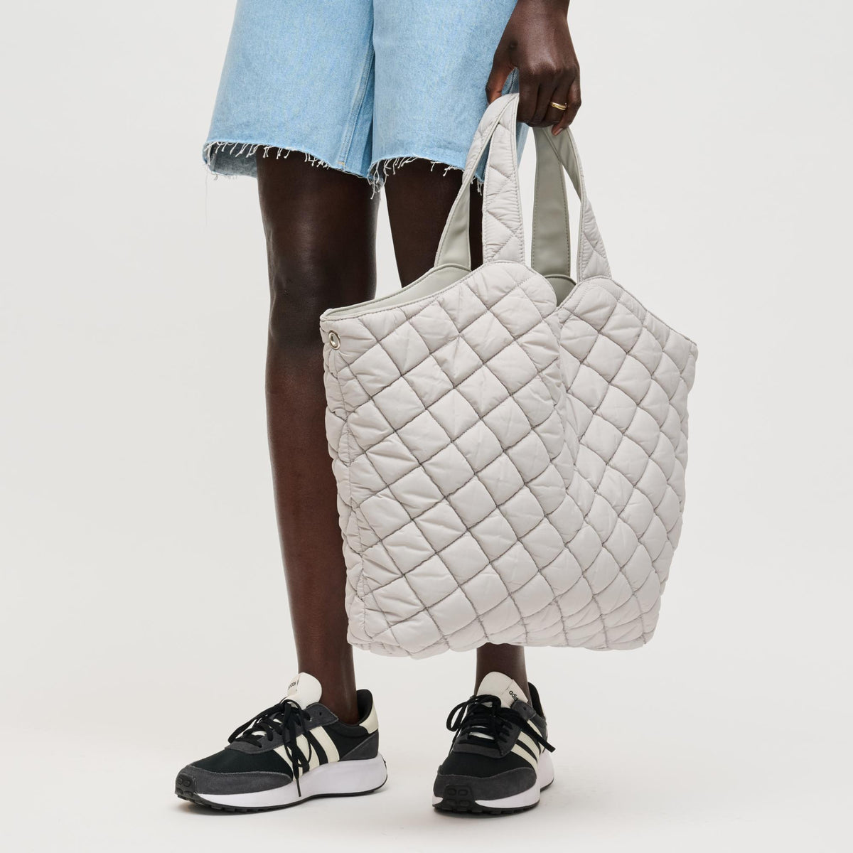 Woman wearing Grey Urban Expressions Remmi Tote 840504204043 View 4 | Grey