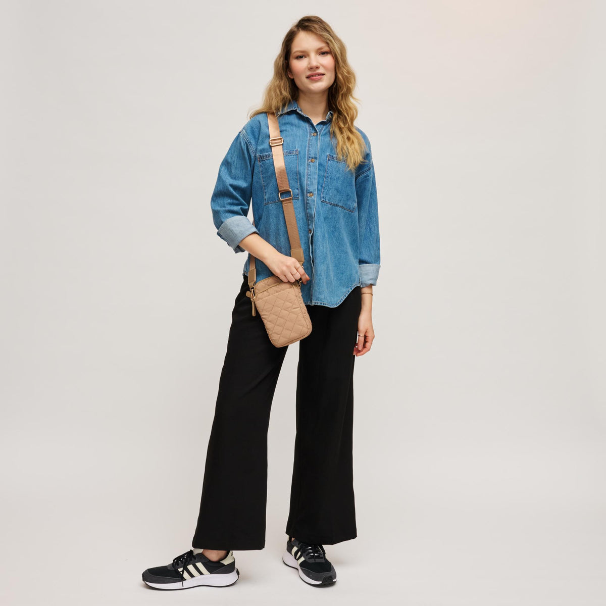 Woman wearing Natural Urban Expressions Vesna Crossbody 840504206023 View 4 | Natural