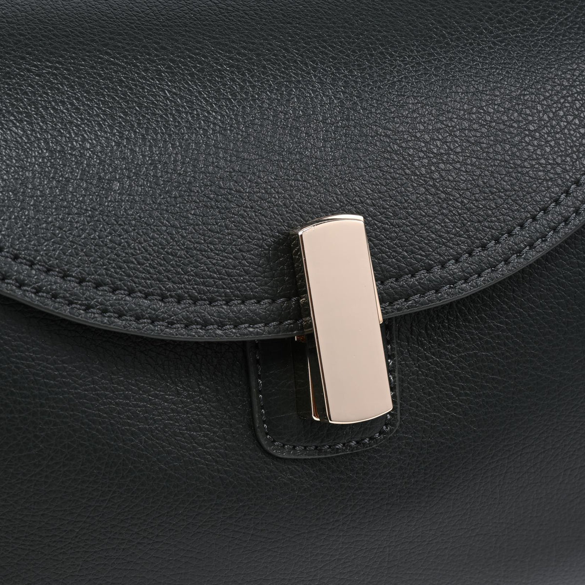 Urban Expressions Everleigh Crossbody 840504212871 View 8 | Hunter