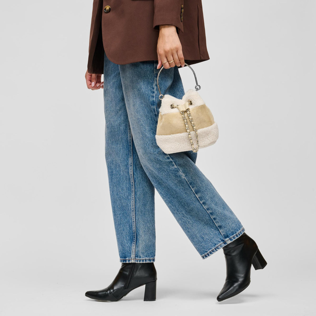 Woman wearing Cream Urban Expressions Phoenix Crossbody 840504213892 View 3 | Cream