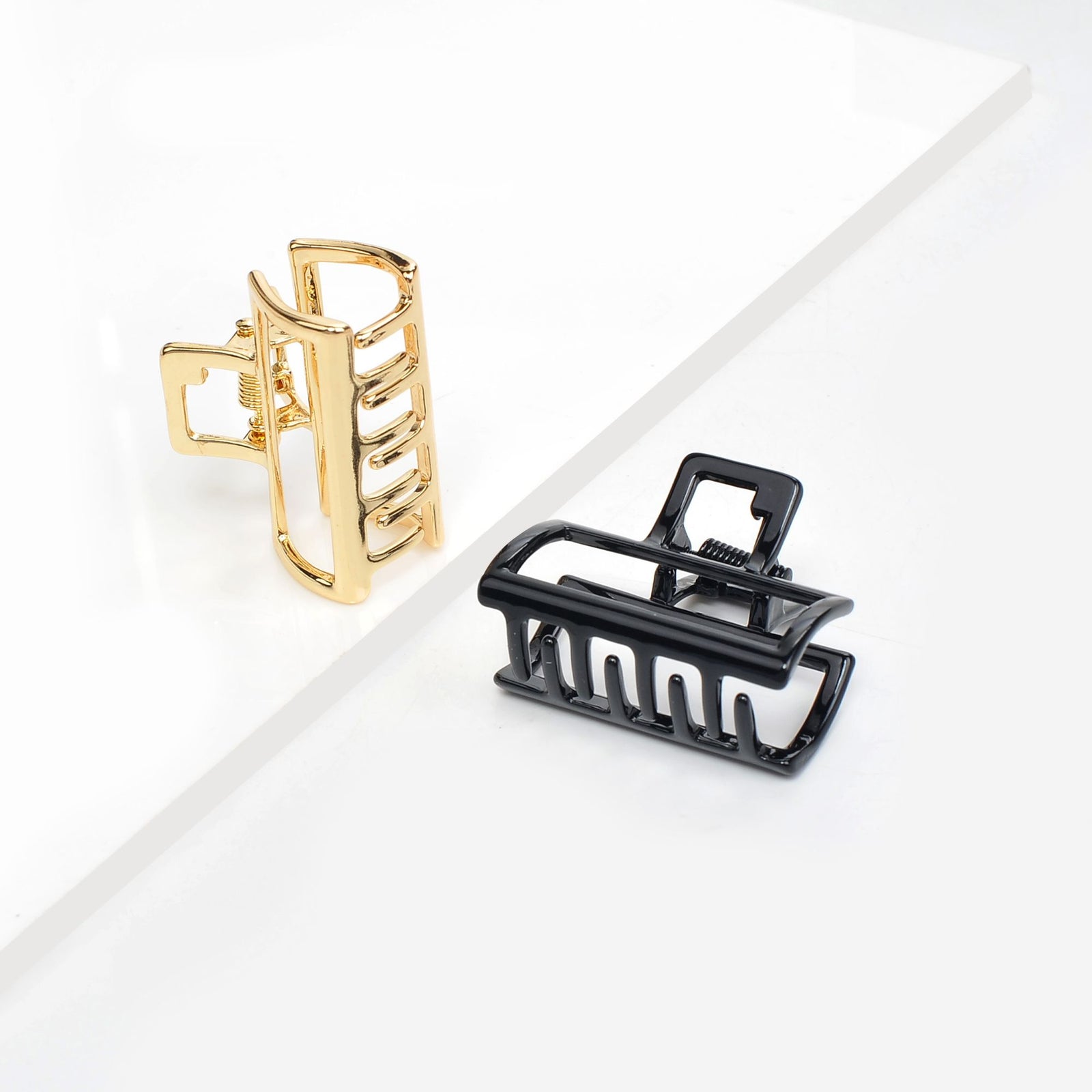 Product Image of Urban Expressions Simple Metal Claw - 2 Pack Hair Claw 818209014144 View 5 | Gold Black