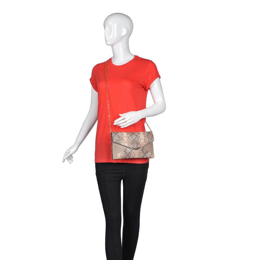 Product Image of Urban Expressions Isabelle Clutch NA-840611164155 View 5 | Blush