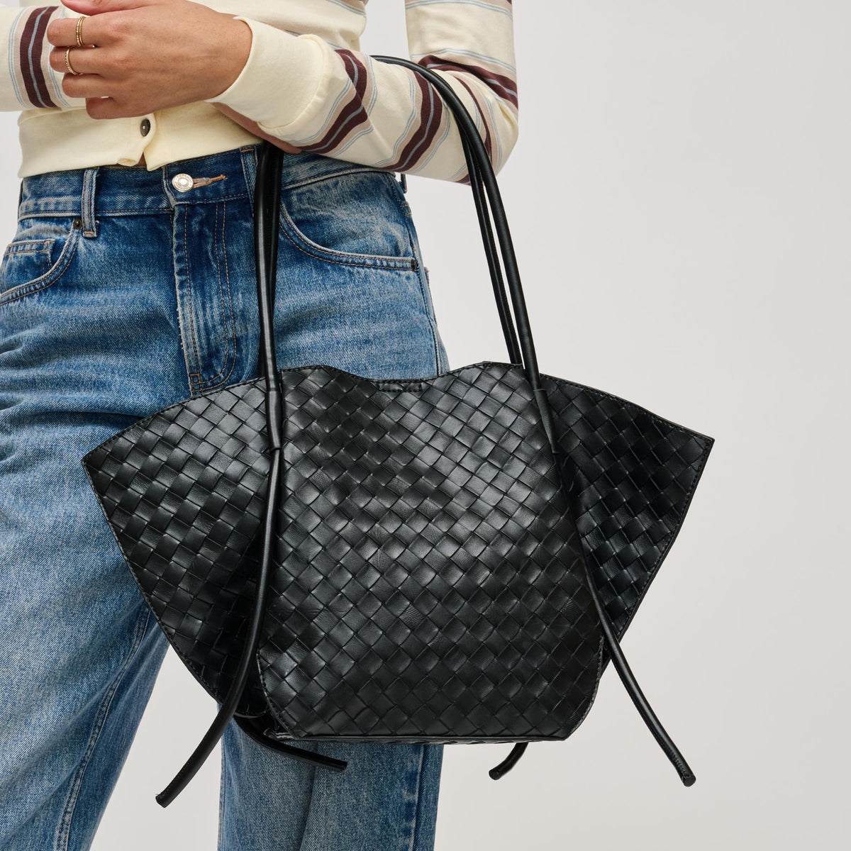 Woman wearing Black Urban Expressions Caspien - Woven Tote 840504213250 View 2 | Black