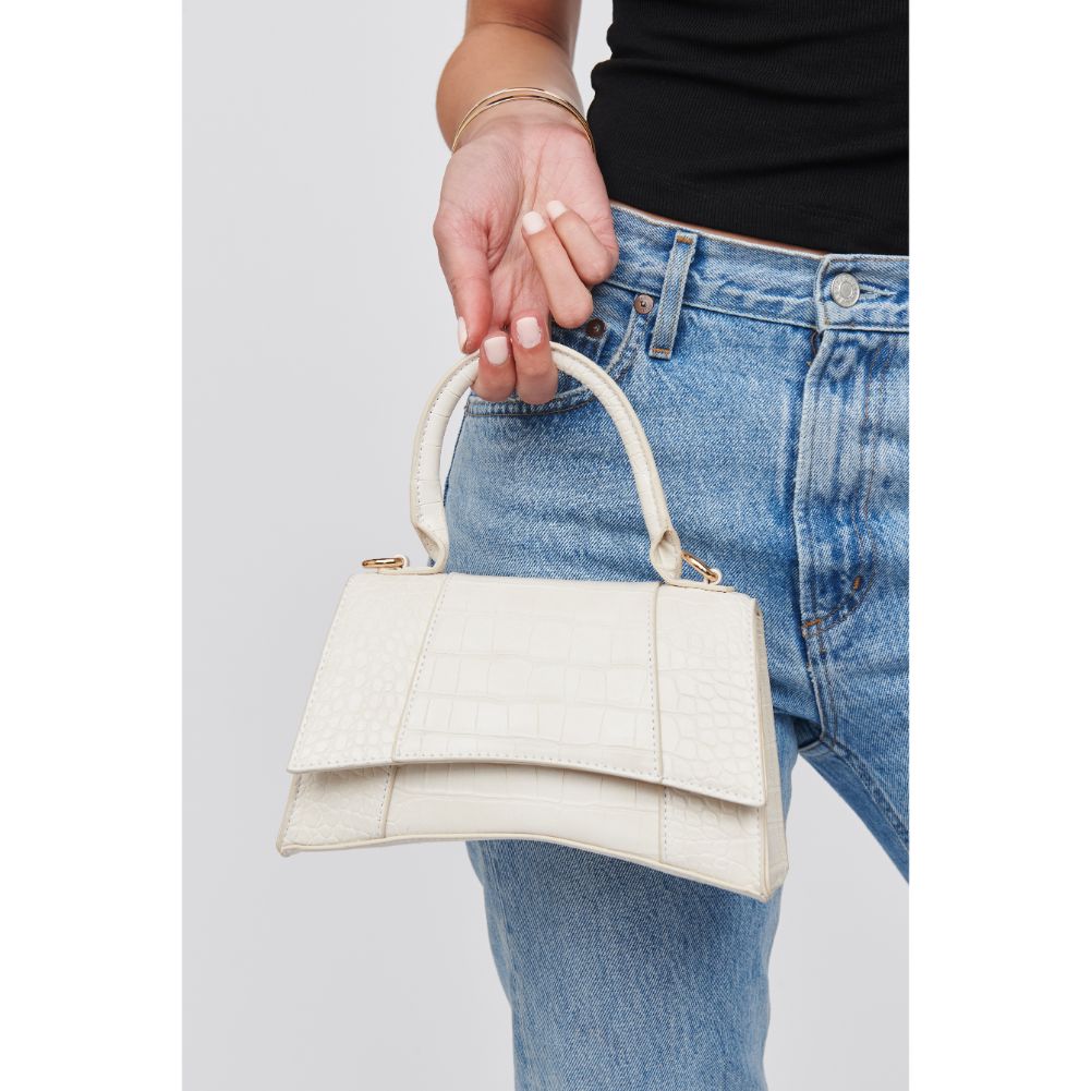 Woman wearing Oatmilk Urban Expressions Lucas - Croco Crossbody 818209018432 View 4 | Oatmilk