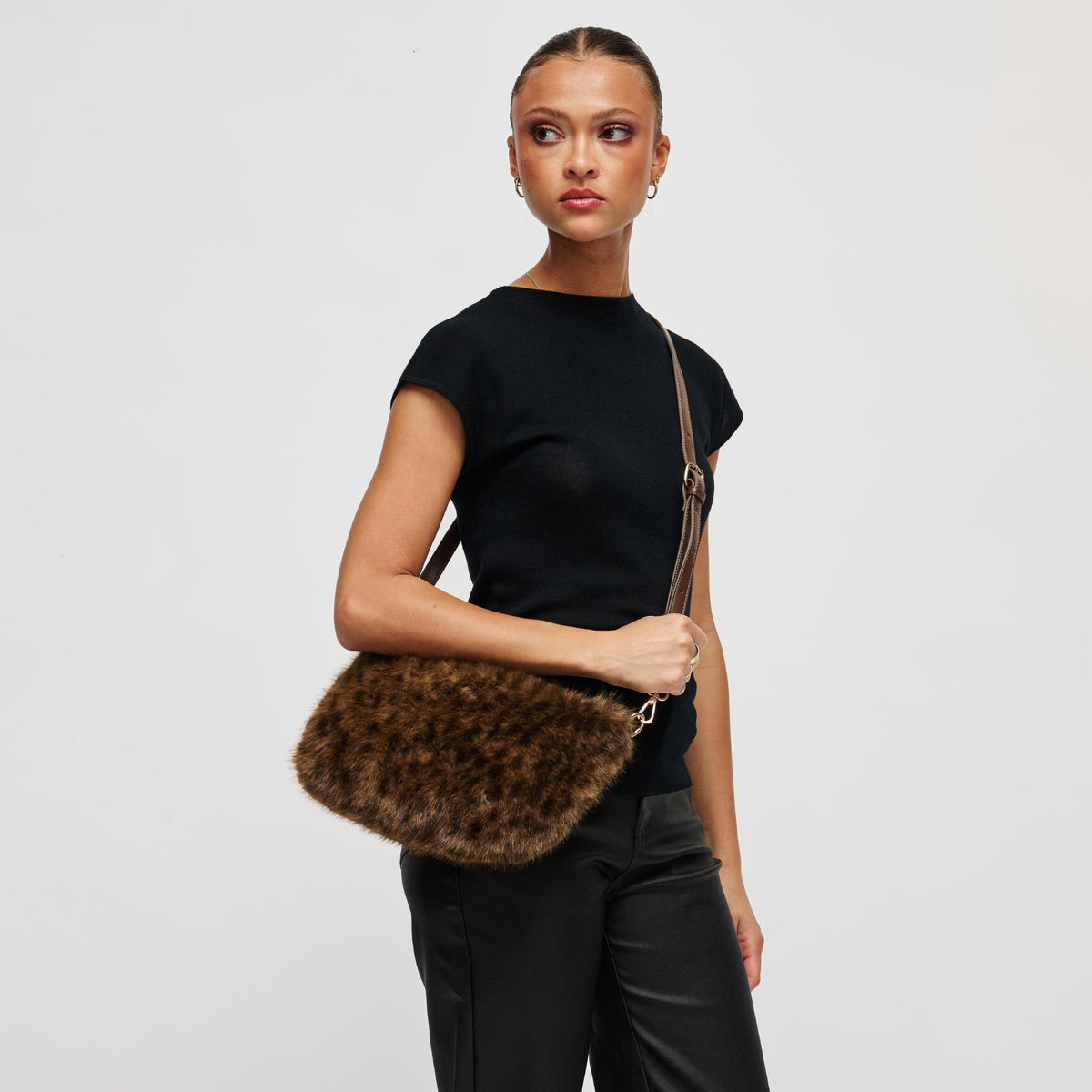 Woman wearing Leopard Urban Expressions Jordan - Fur Crossbody 840504211867 View 2 | Leopard