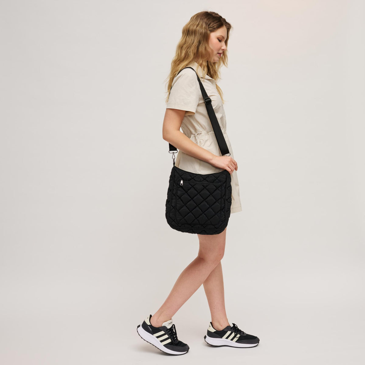 Woman wearing Black Urban Expressions Fia - Quilted Puffer Crossbody 818209018555 View 4 | Black