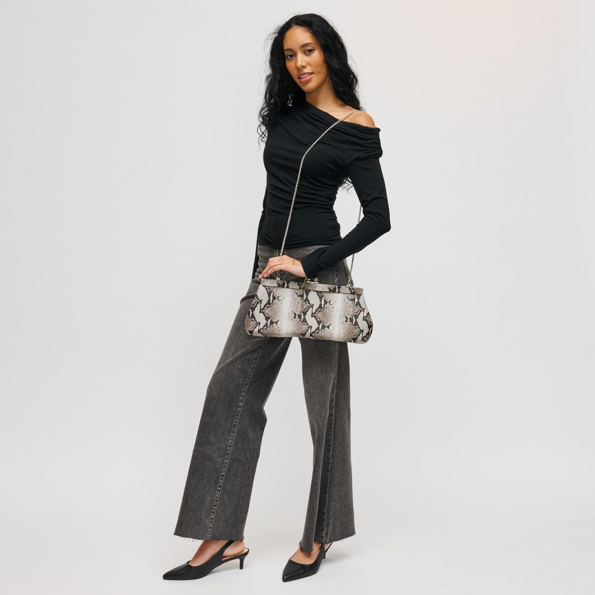 Woman wearing Grey Multi Urban Expressions Joplin - Kisslock Clutch 840504200762 View 3 | Grey Multi