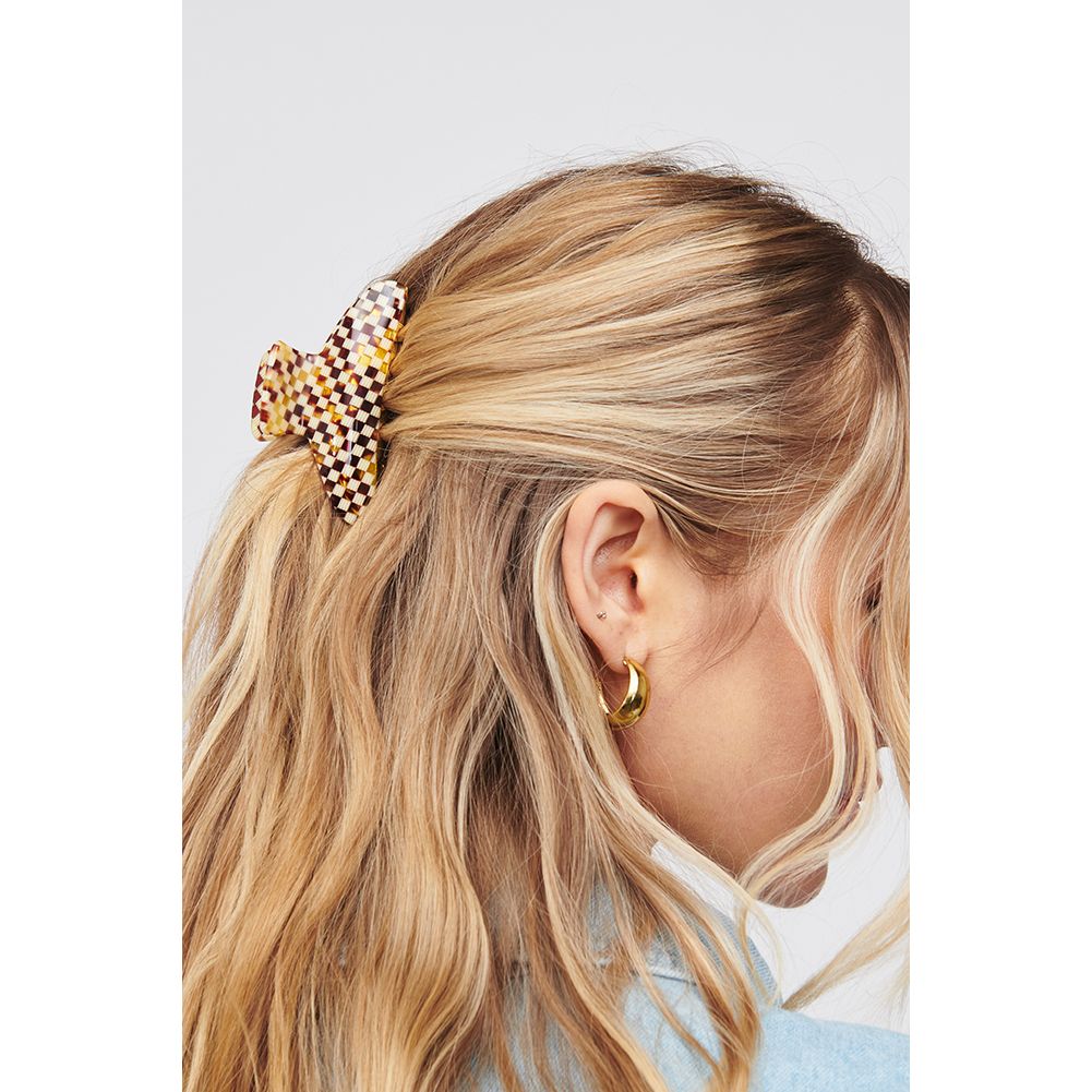 Woman wearing Multi Checker Urban Expressions Angeline - Hair Claw Hair Claw 818209012836 View 2 | Multi Checker