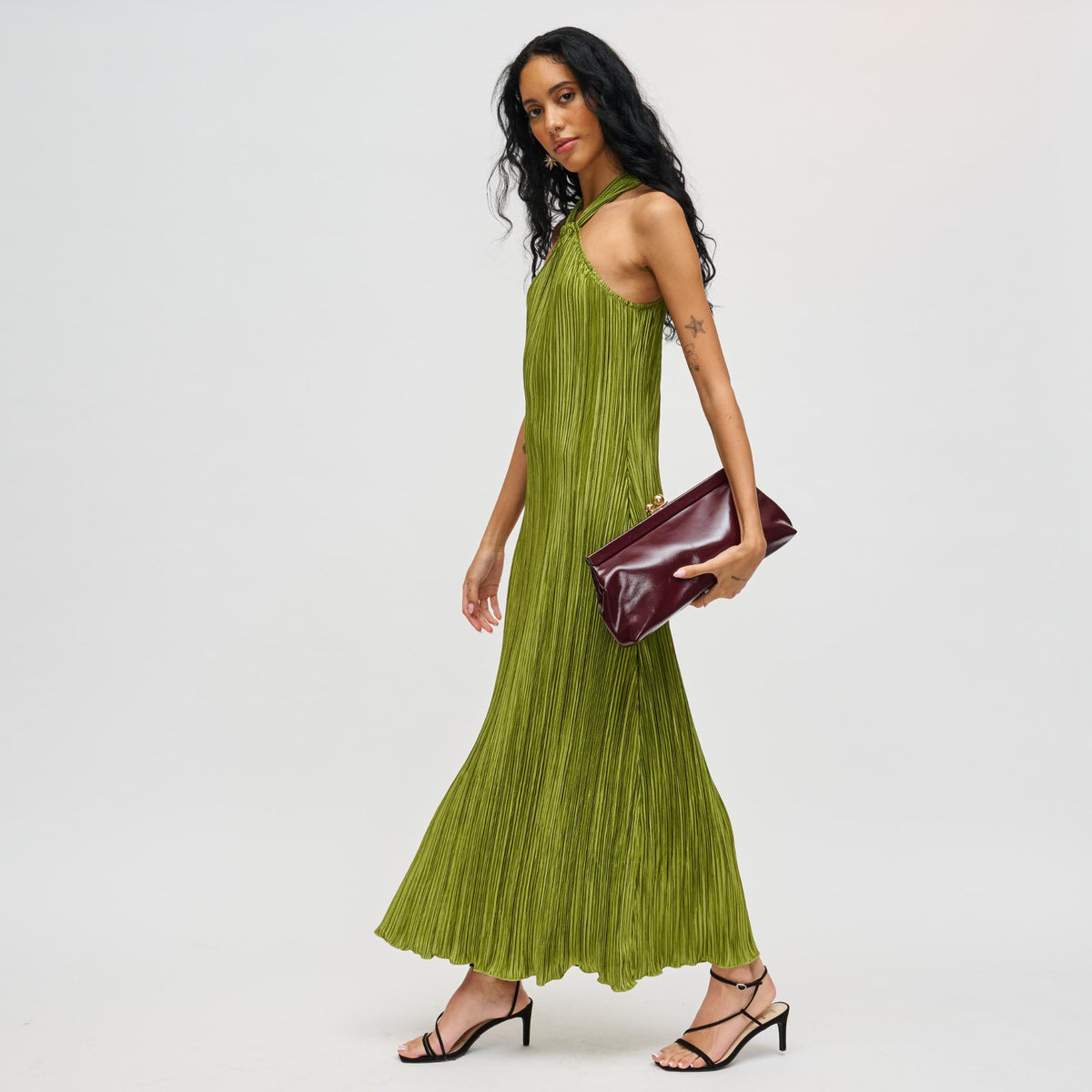 Woman wearing Burgundy Urban Expressions Joplin - Kisslock Clutch 840504200793 View 4 | Burgundy
