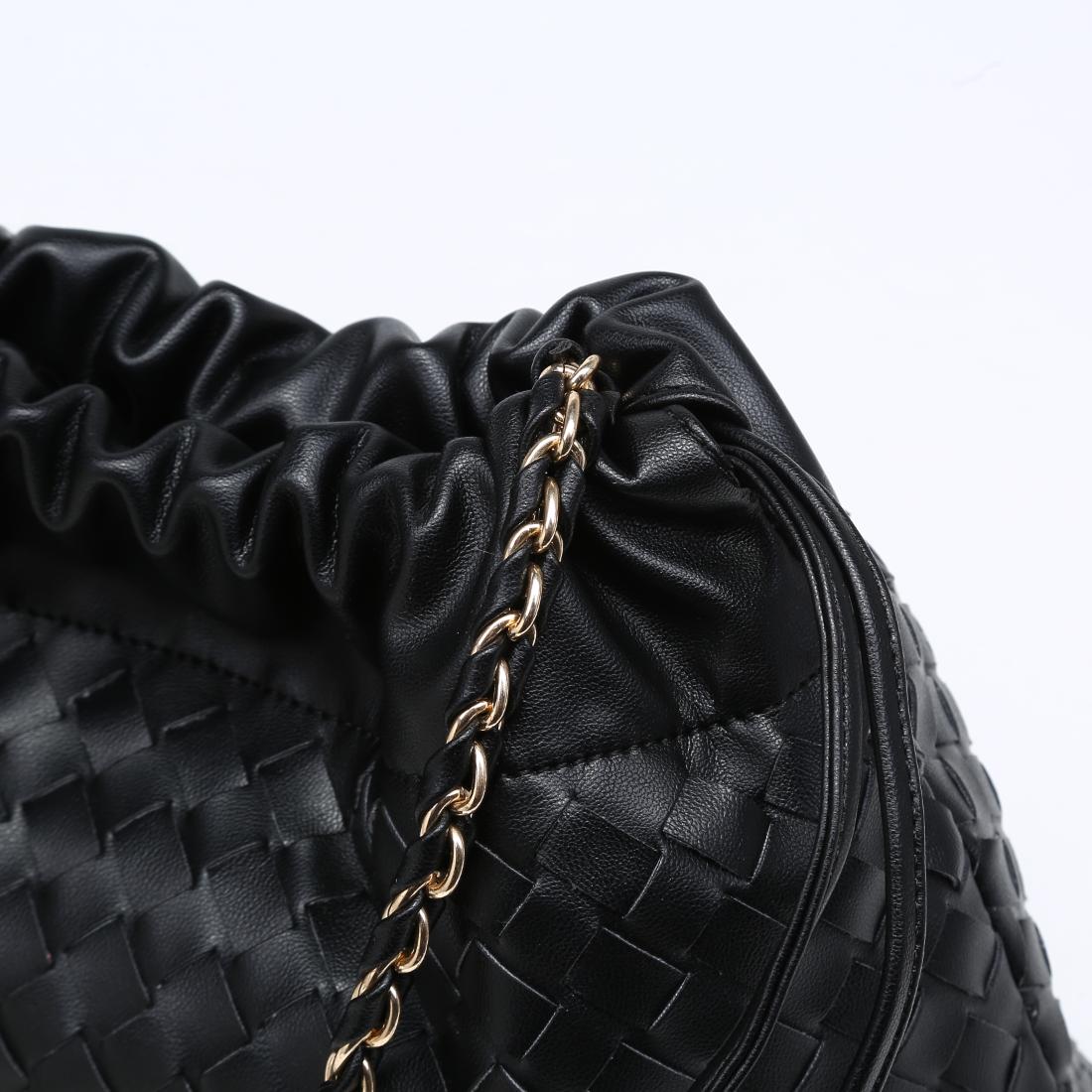 Urban Expressions Sawyer Shoulder Bag 840504213595 View 8 | Black
