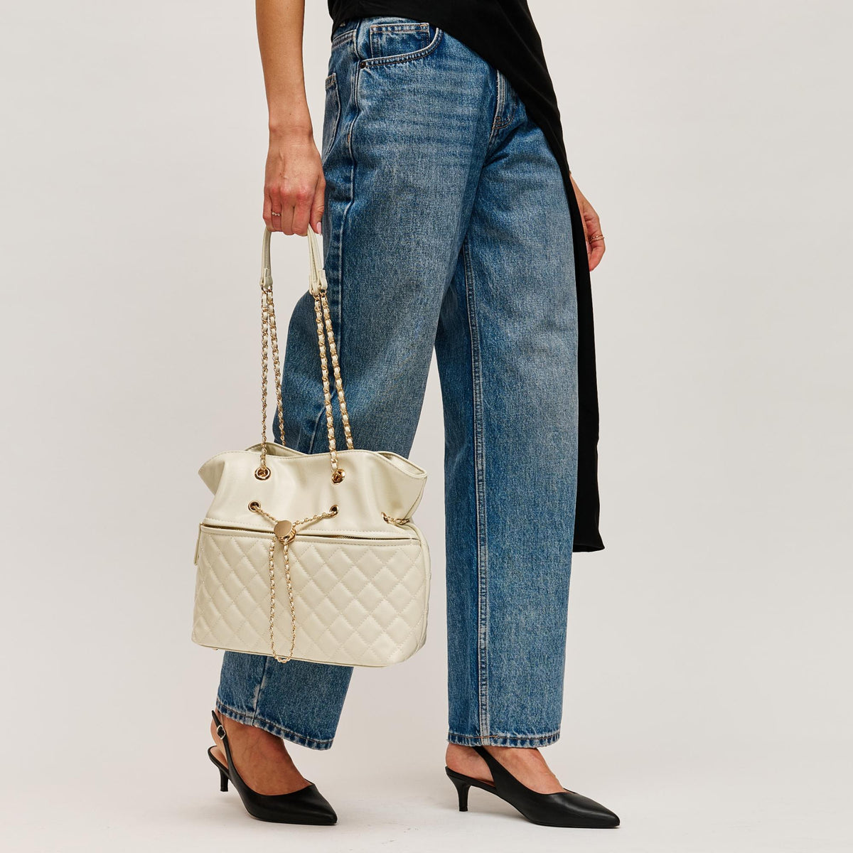 Woman wearing Oatmilk Urban Expressions Alice Tote 840504205538 View 3 | Oatmilk