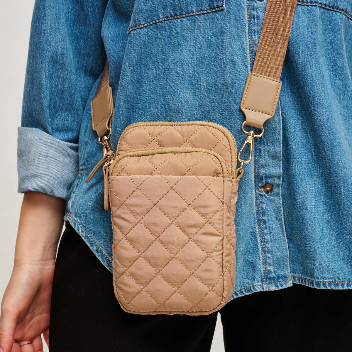 Woman wearing Natural Urban Expressions Vesna Crossbody 840504206023 View 2 | Natural