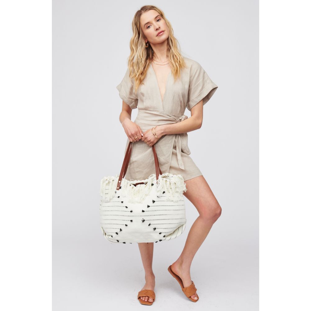 Woman wearing Stripe Urban Expressions Cammie Tote 818209017947 View 4 | Stripe