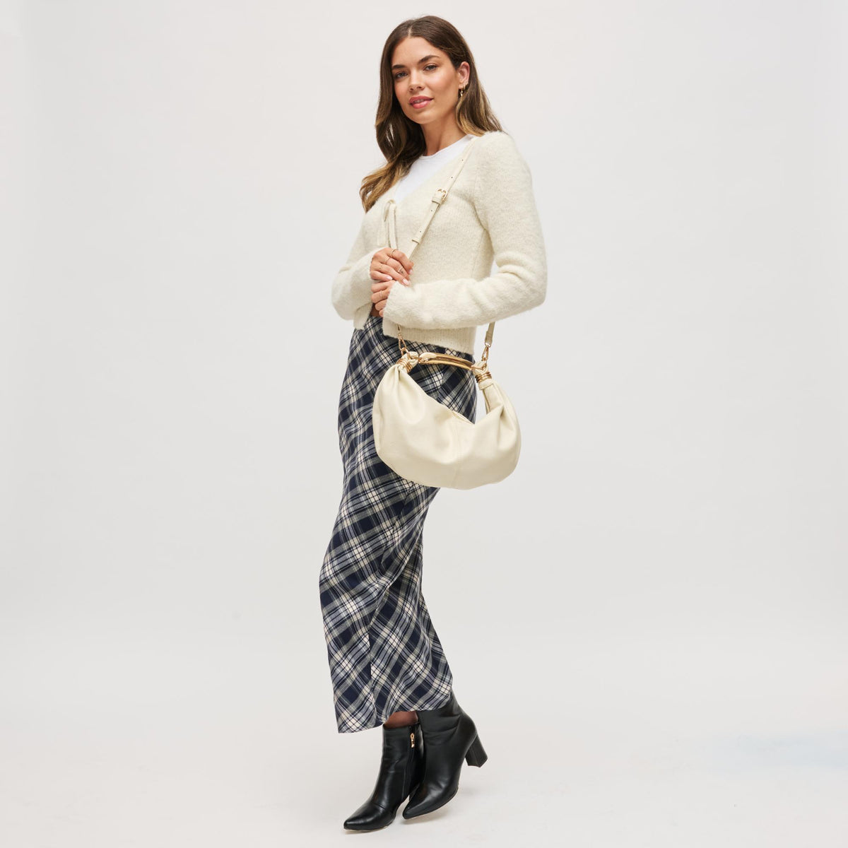 Woman wearing Oatmilk Urban Expressions Carrie Crossbody 840611199812 View 2 | Oatmilk