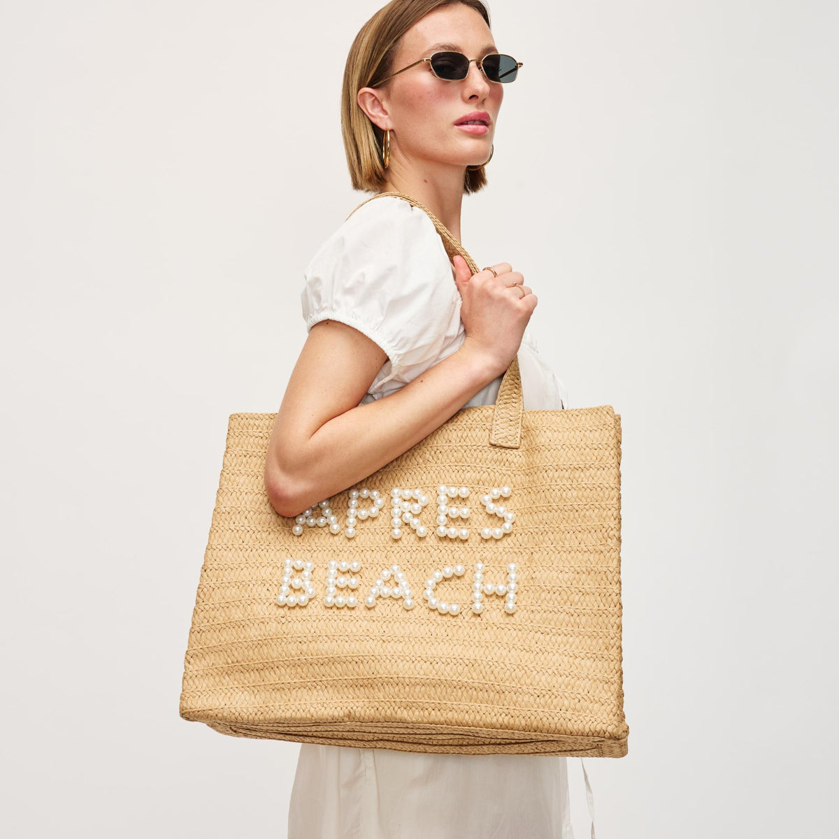 Woman wearing Après Beach Urban Expressions Seaton - Pearls Tote 840611152558 View 2 | Après Beach